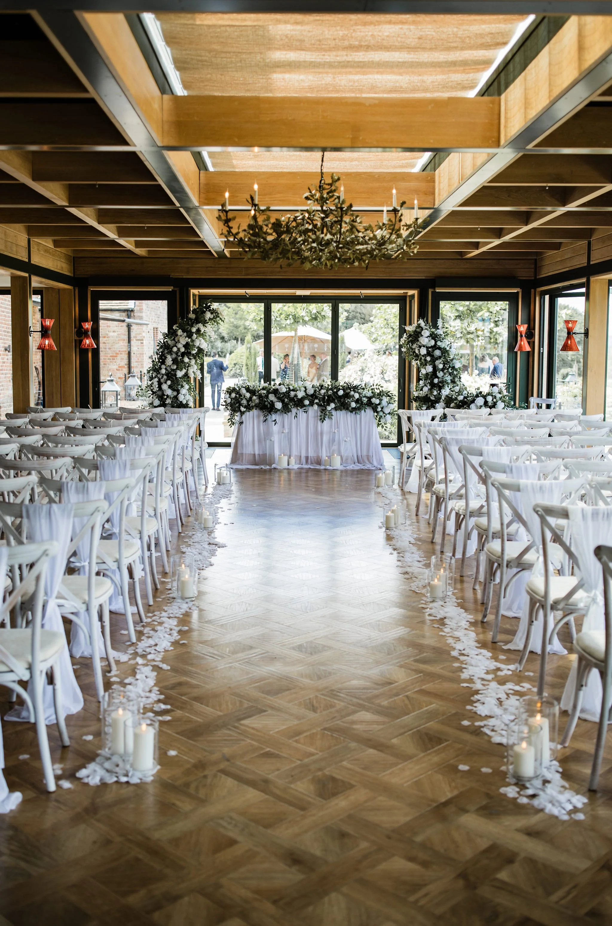 Timeless- authentic-wedding-photography-luxuryfeel-theoldhallely28.jpg