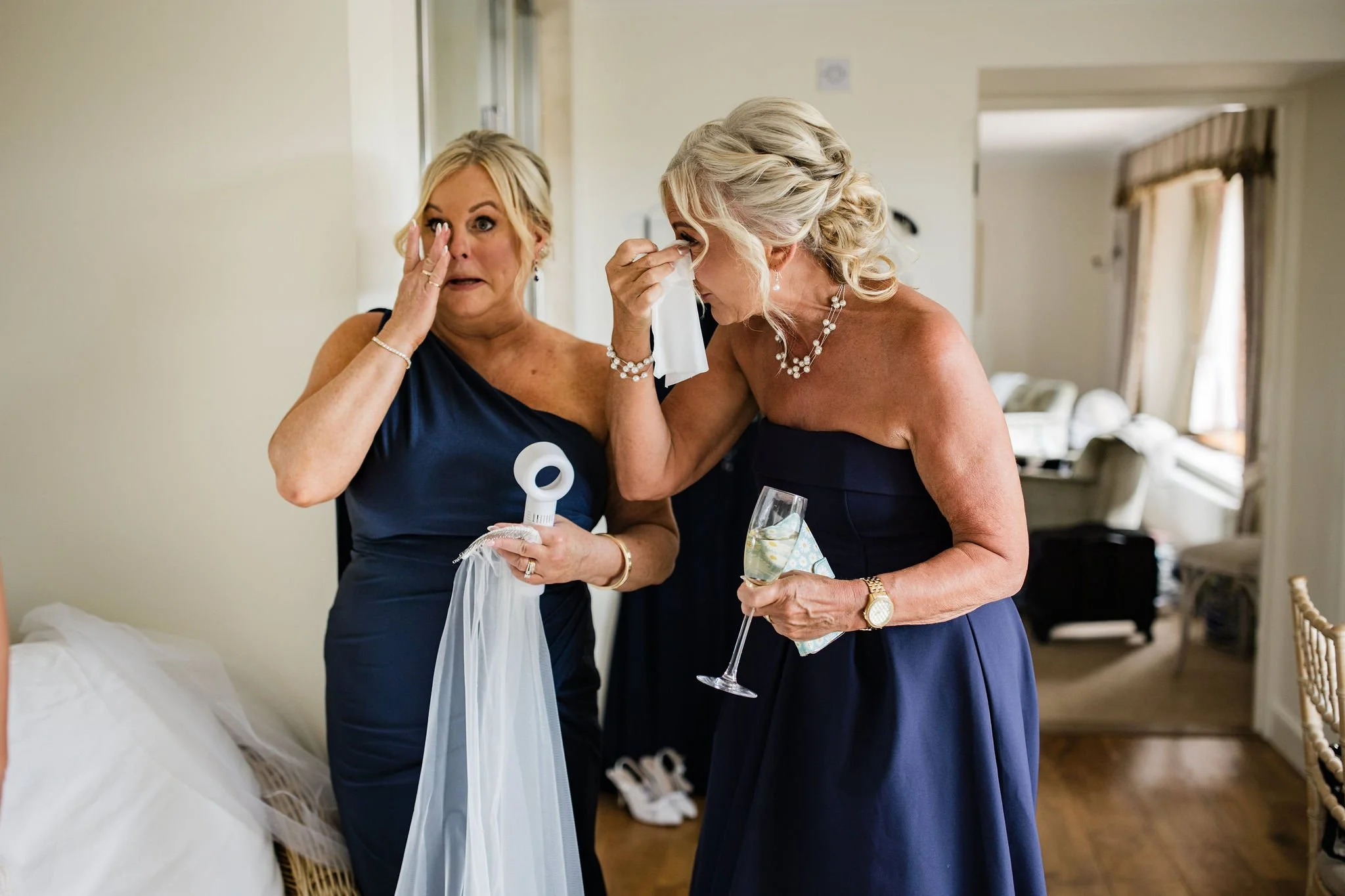 Timeless- authentic-wedding-photography-luxuryfeel-theoldhallely35.jpg