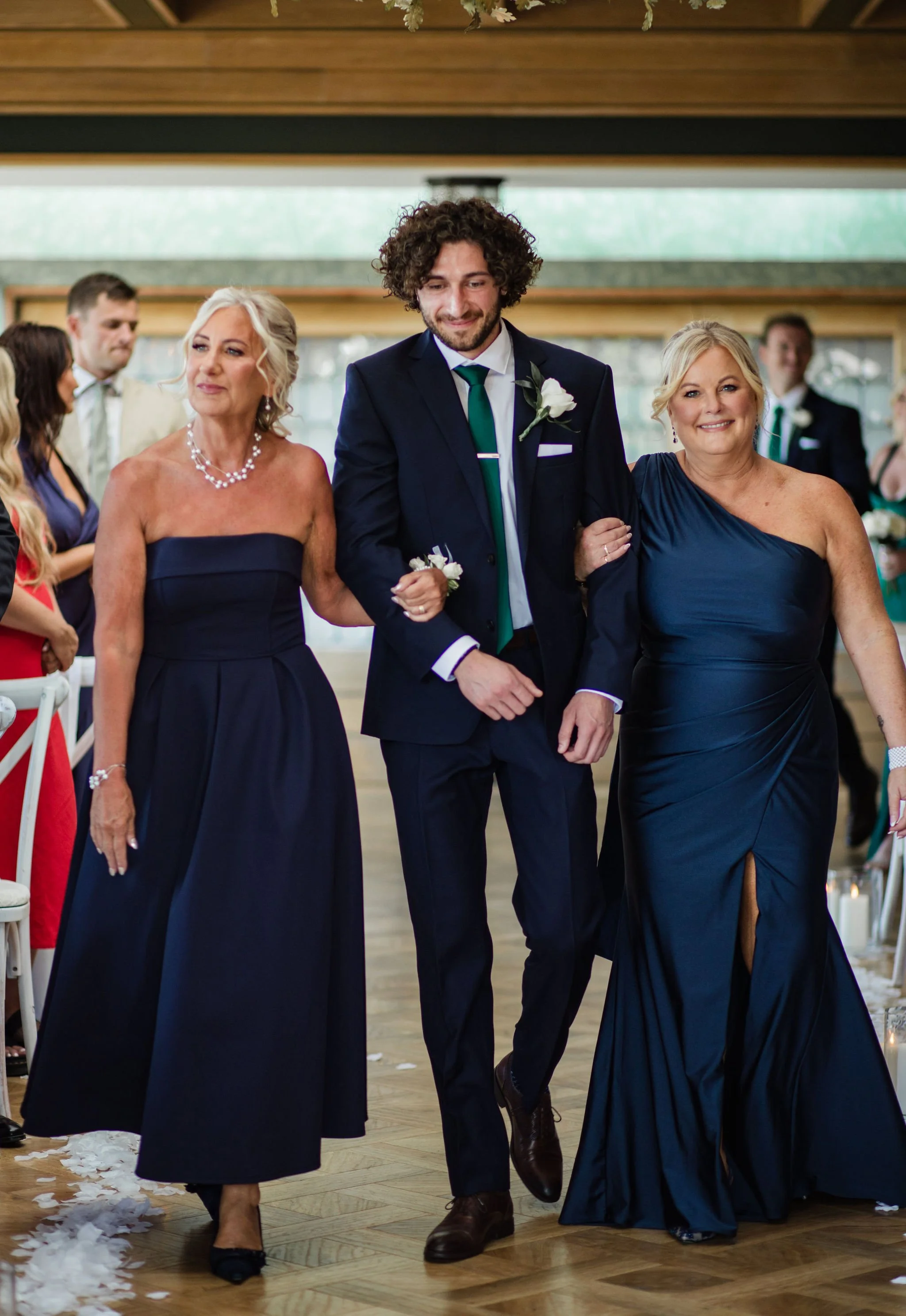 Timeless- authentic-wedding-photography-luxuryfeel-theoldhallely46.jpg