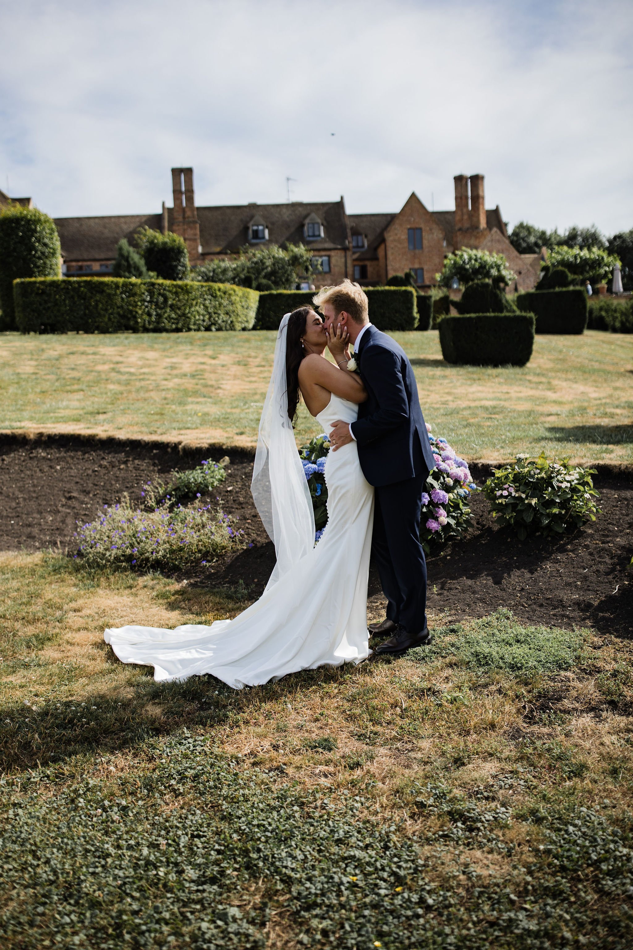 Timeless- authentic-wedding-photography-luxuryfeel-theoldhallely88.jpg