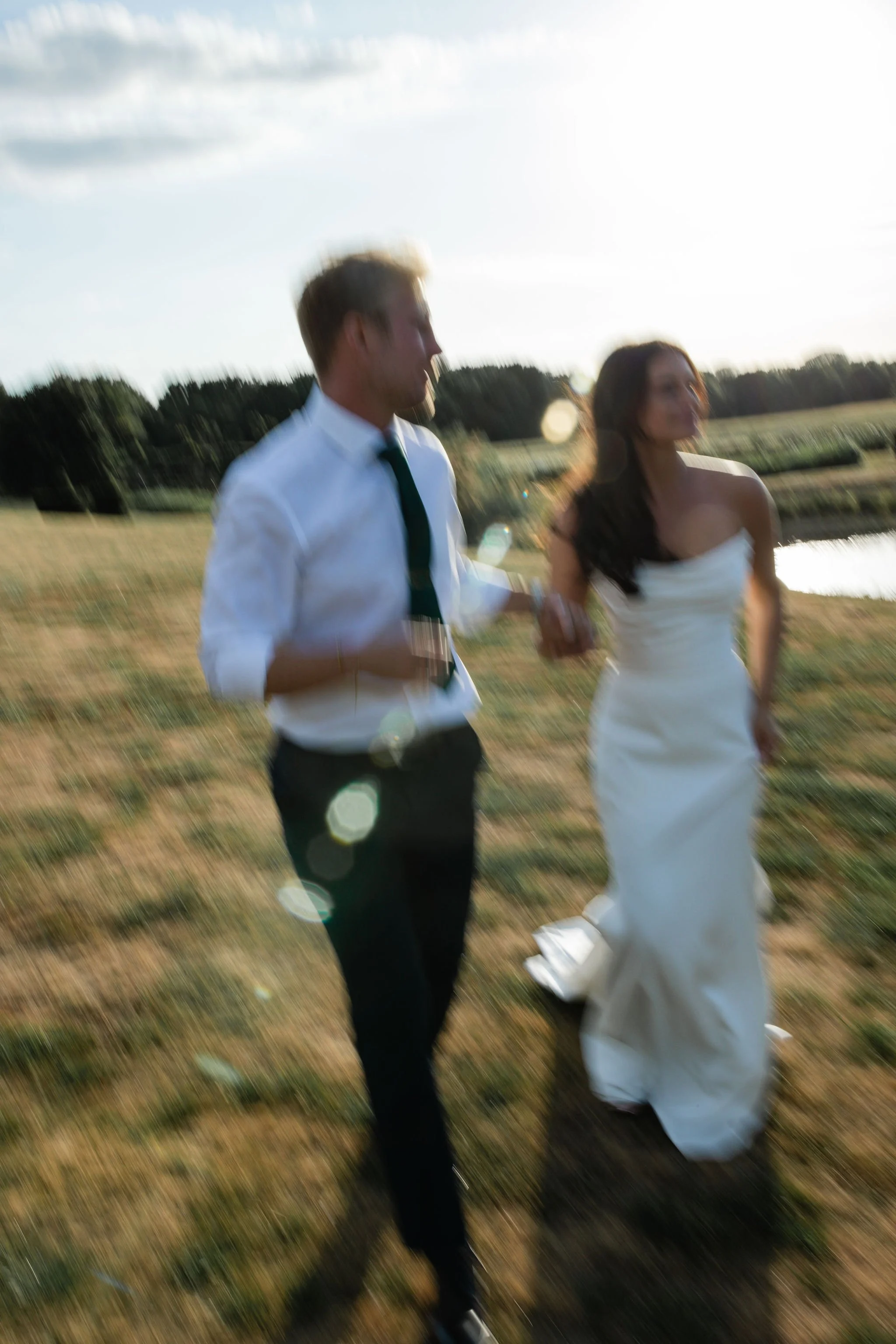 Timeless- authentic-wedding-photography-luxuryfeel-theoldhallely124.jpg