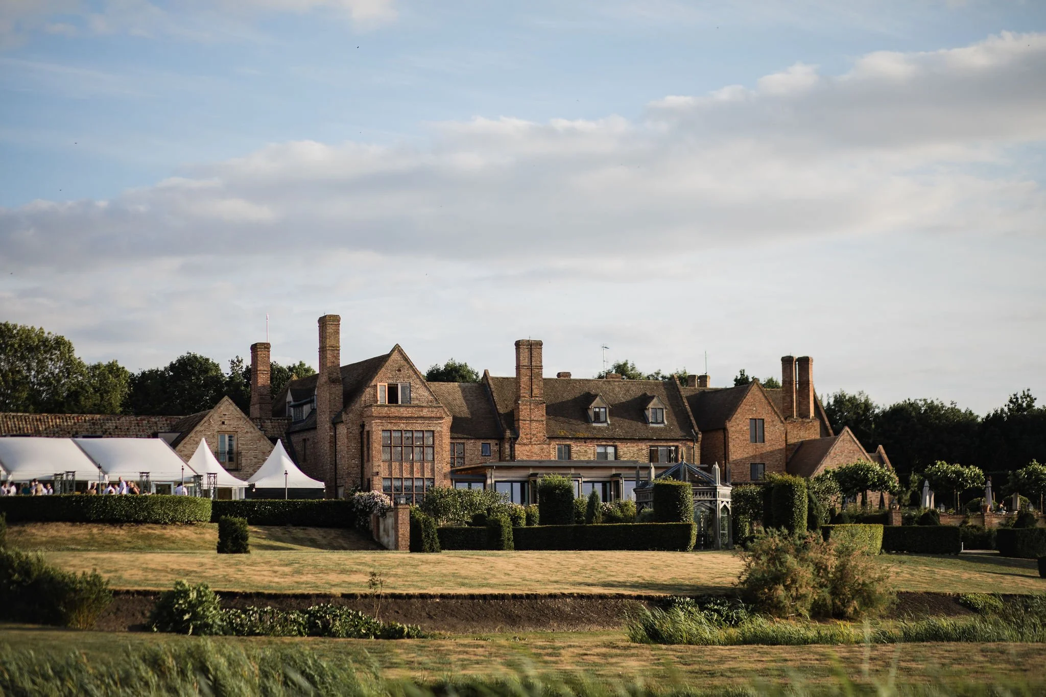 Timeless- authentic-wedding-photography-luxuryfeel-theoldhallely134.jpg