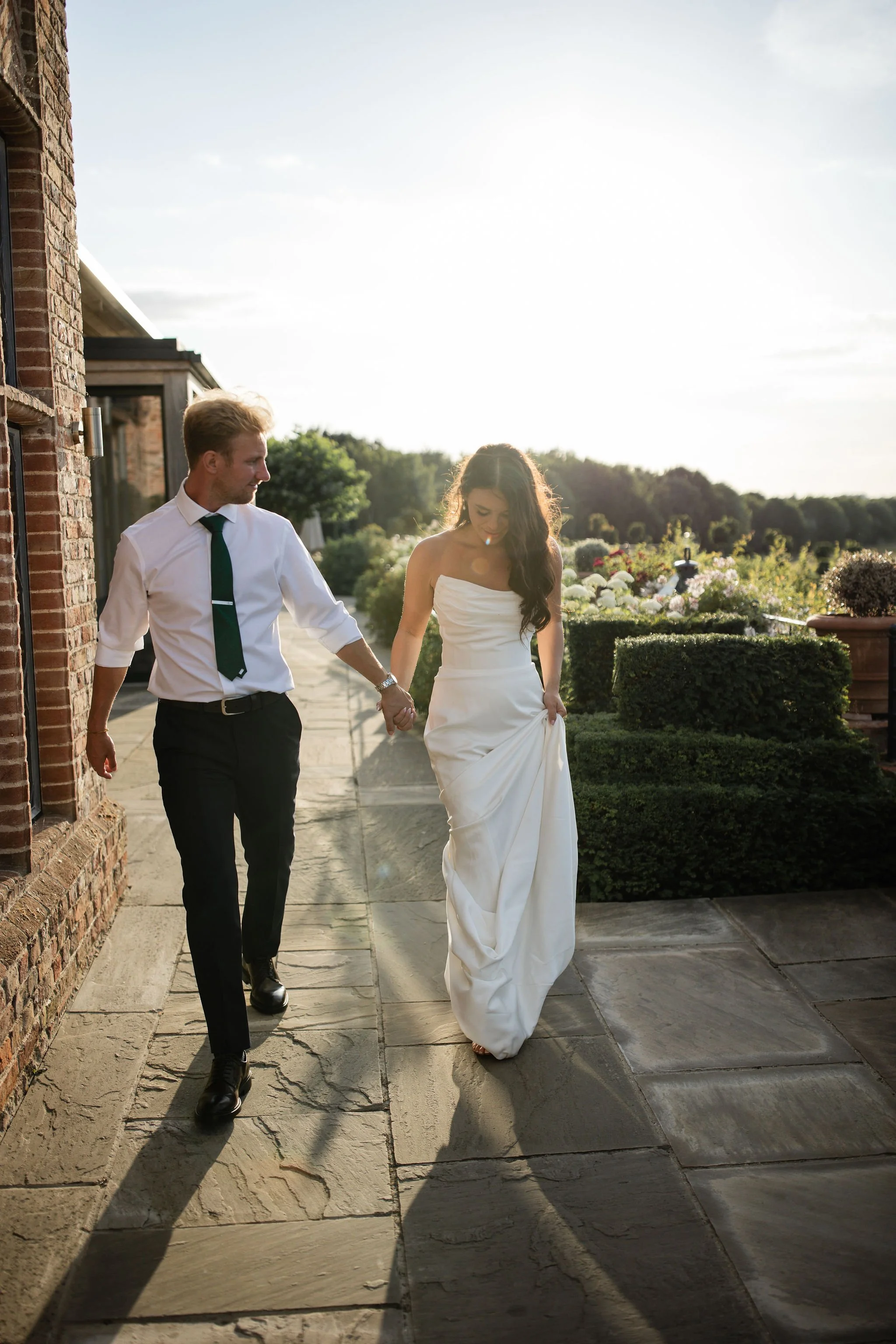 Timeless- authentic-wedding-photography-luxuryfeel-theoldhallely137.jpg