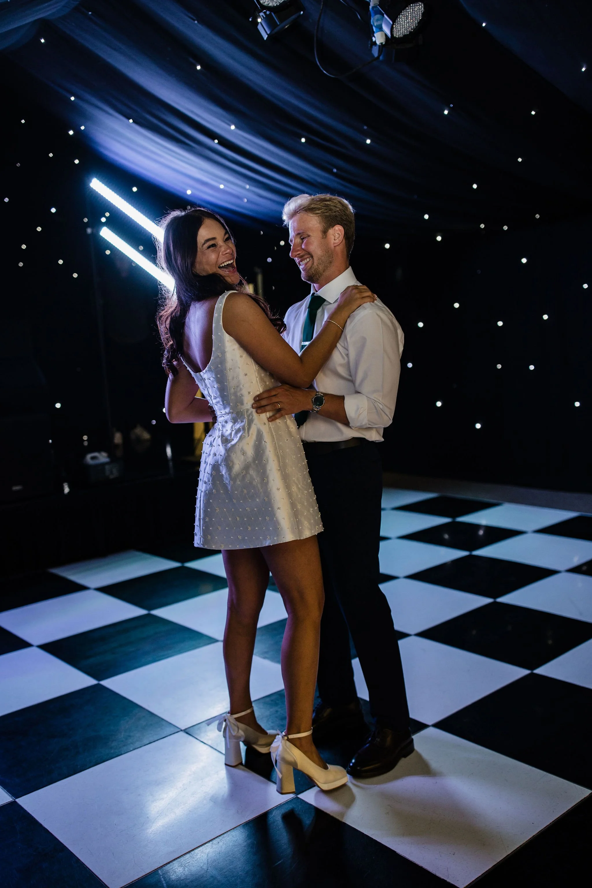 Timeless- authentic-wedding-photography-luxuryfeel-theoldhallely141.jpg