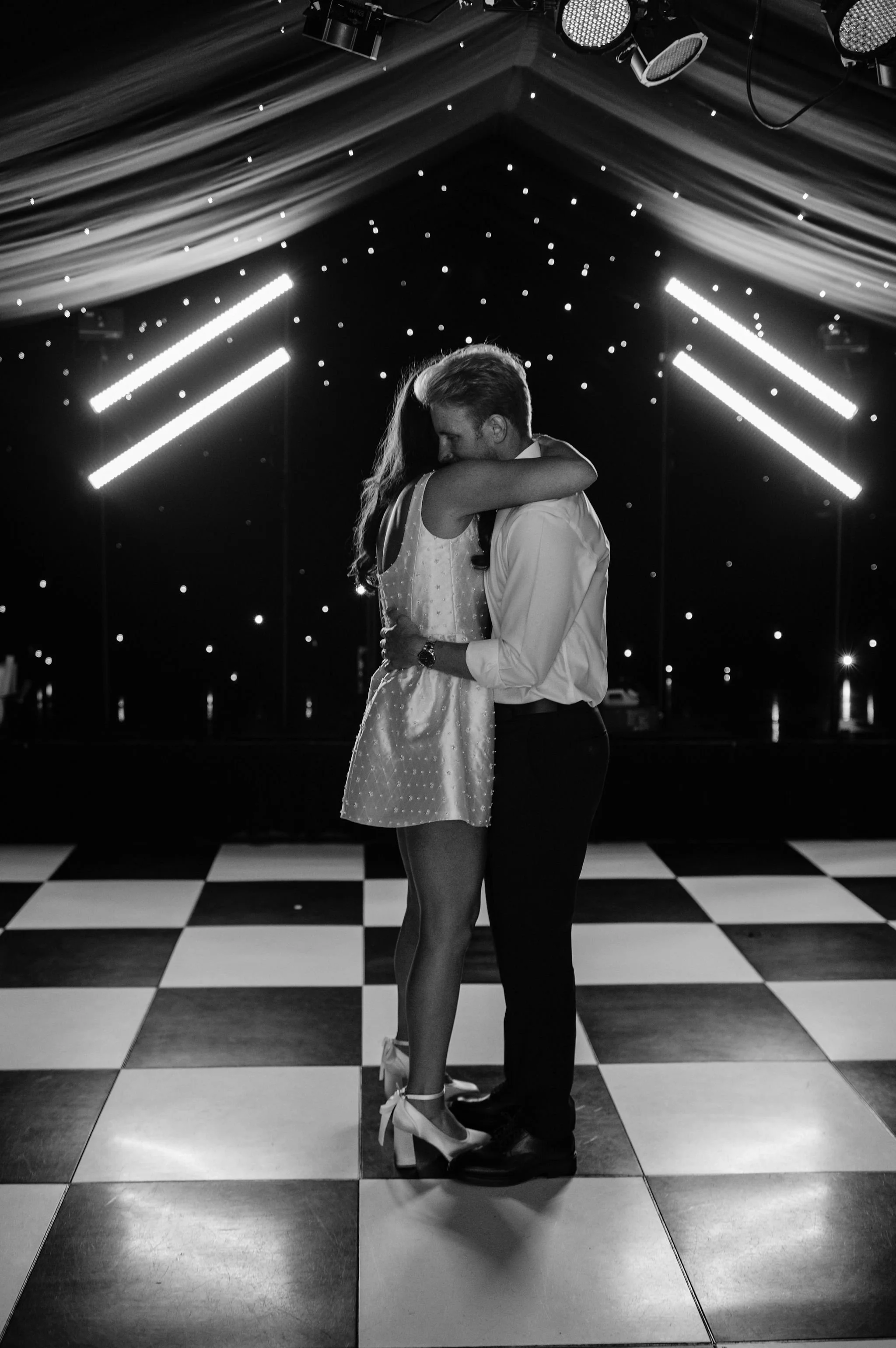 Timeless- authentic-wedding-photography-luxuryfeel-theoldhallely142.jpg