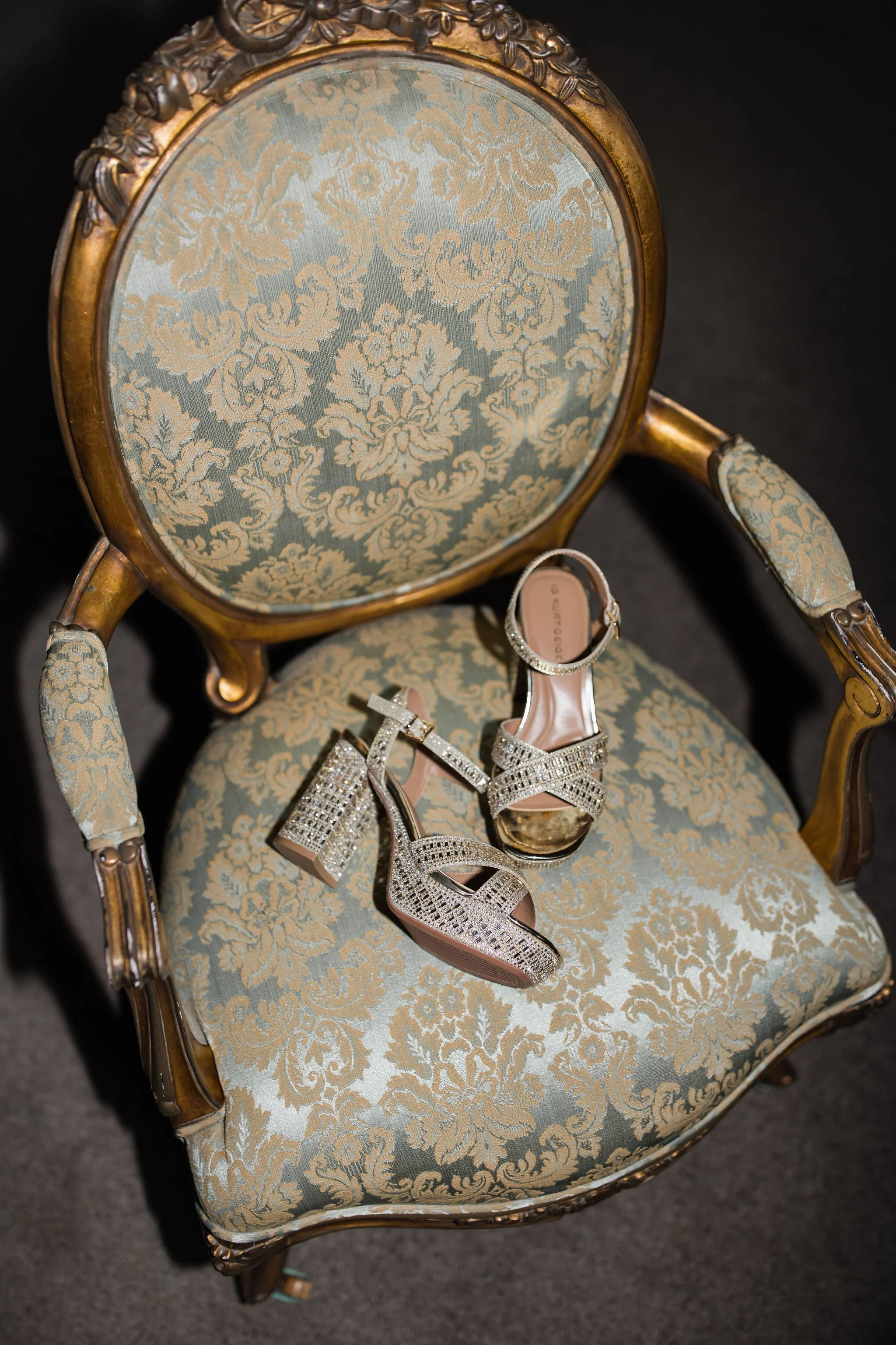 Timeless- authentic-wedding-photography-luxuryfeel-theoldhallely3.jpg