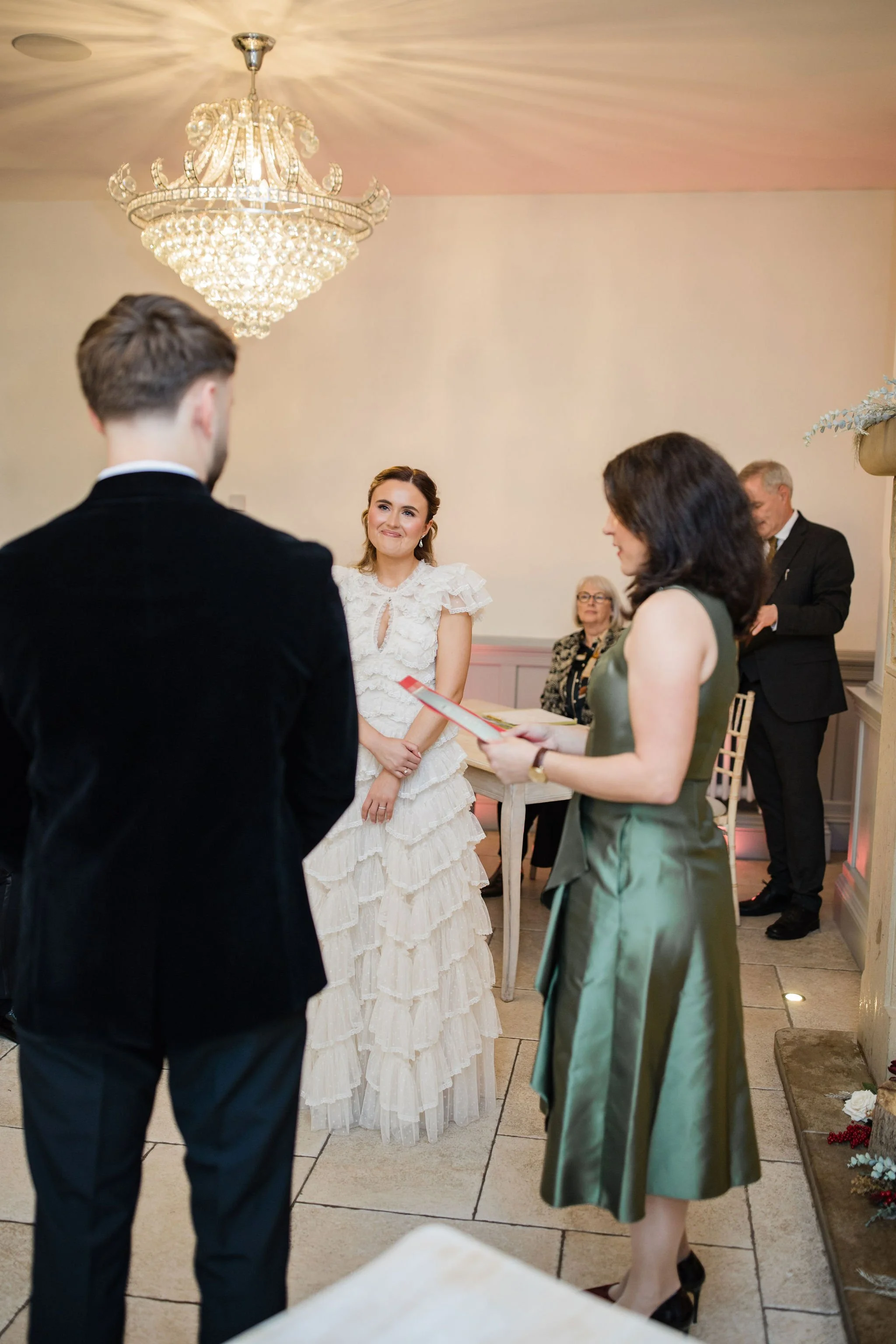 Timeless- authentic-wedding-photography-luxuryfeel-theoldhallely45.jpg