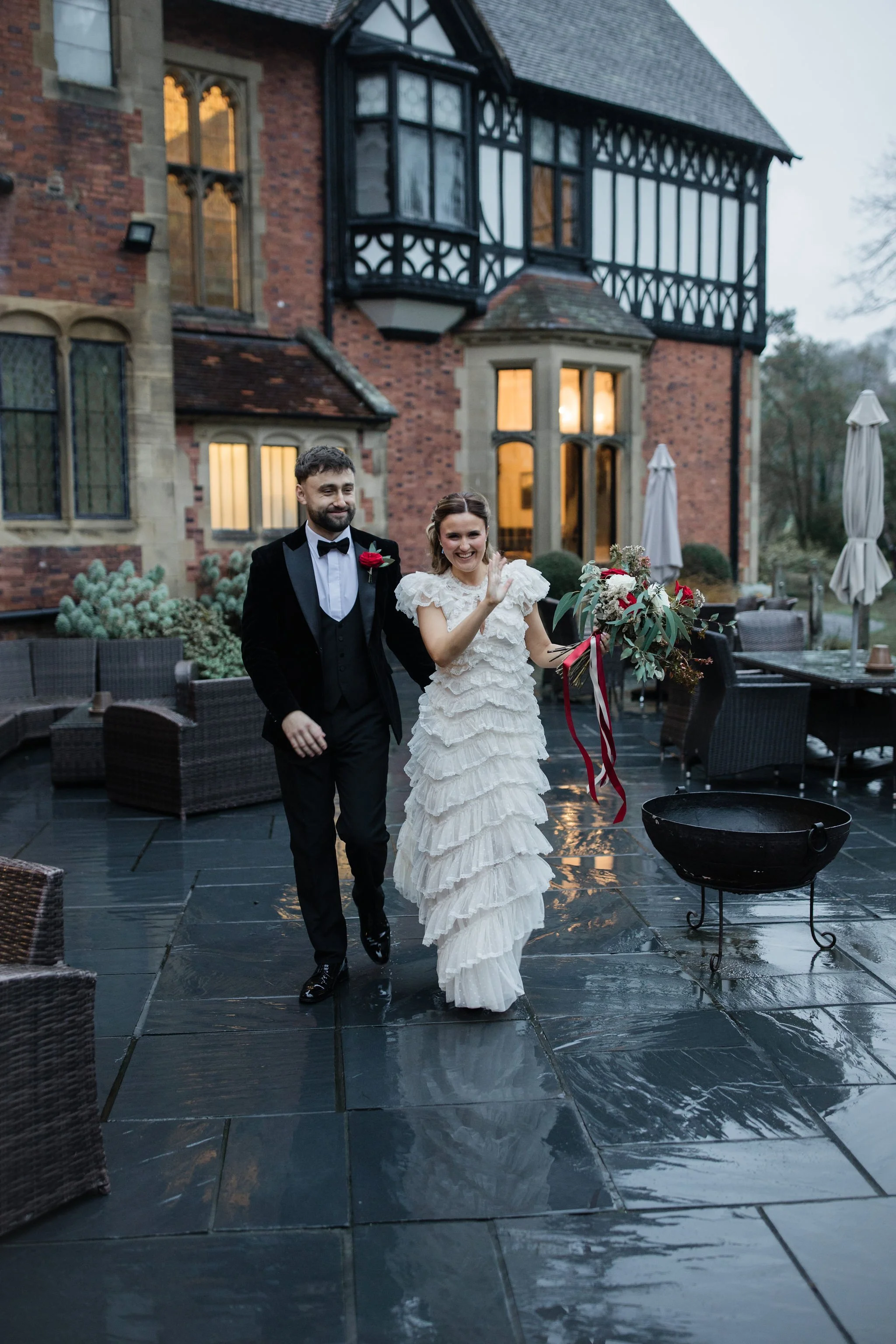 Timeless- authentic-wedding-photography-luxuryfeel-theoldhallely71.jpg