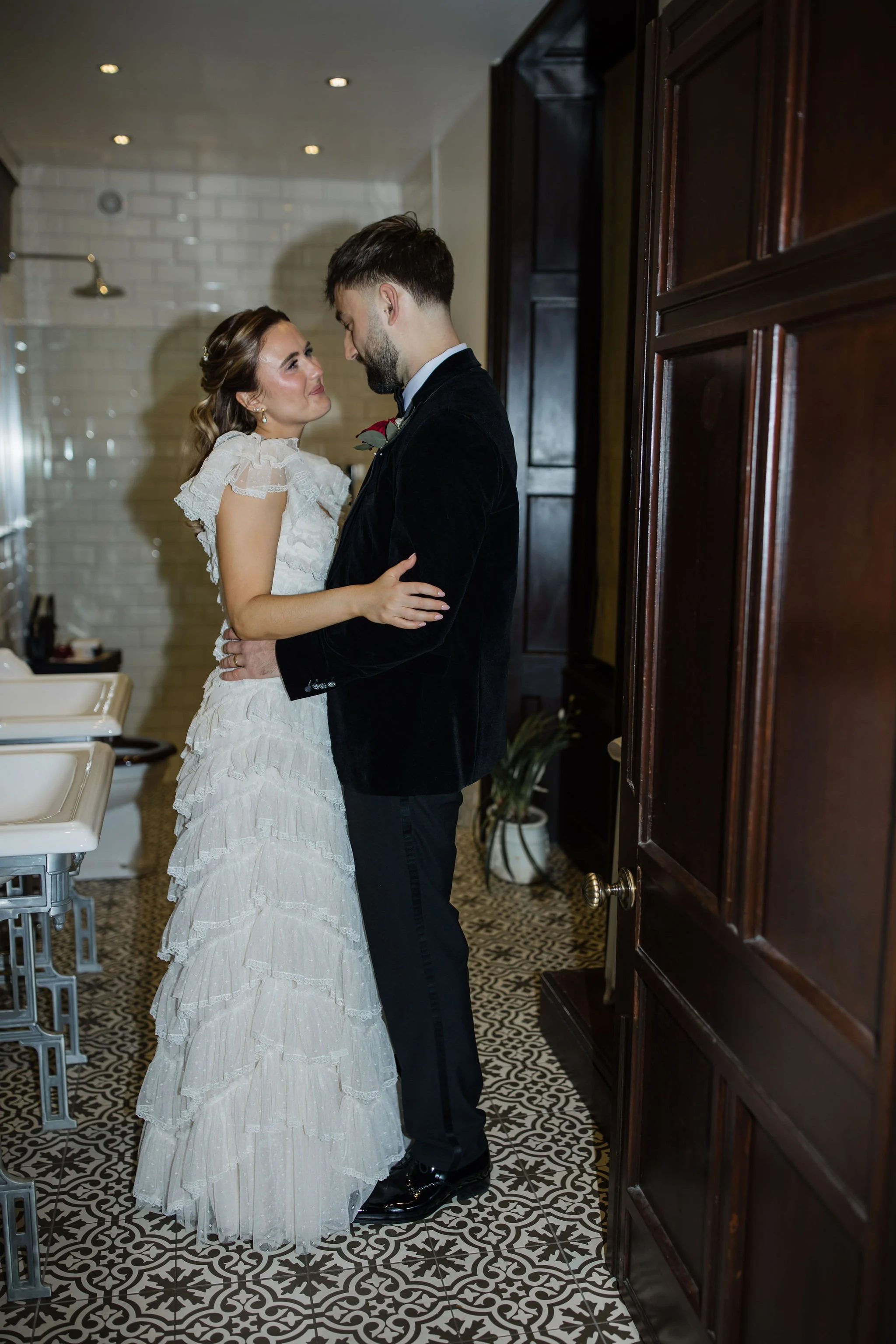 Timeless- authentic-wedding-photography-luxuryfeel-theoldhallely96.jpg