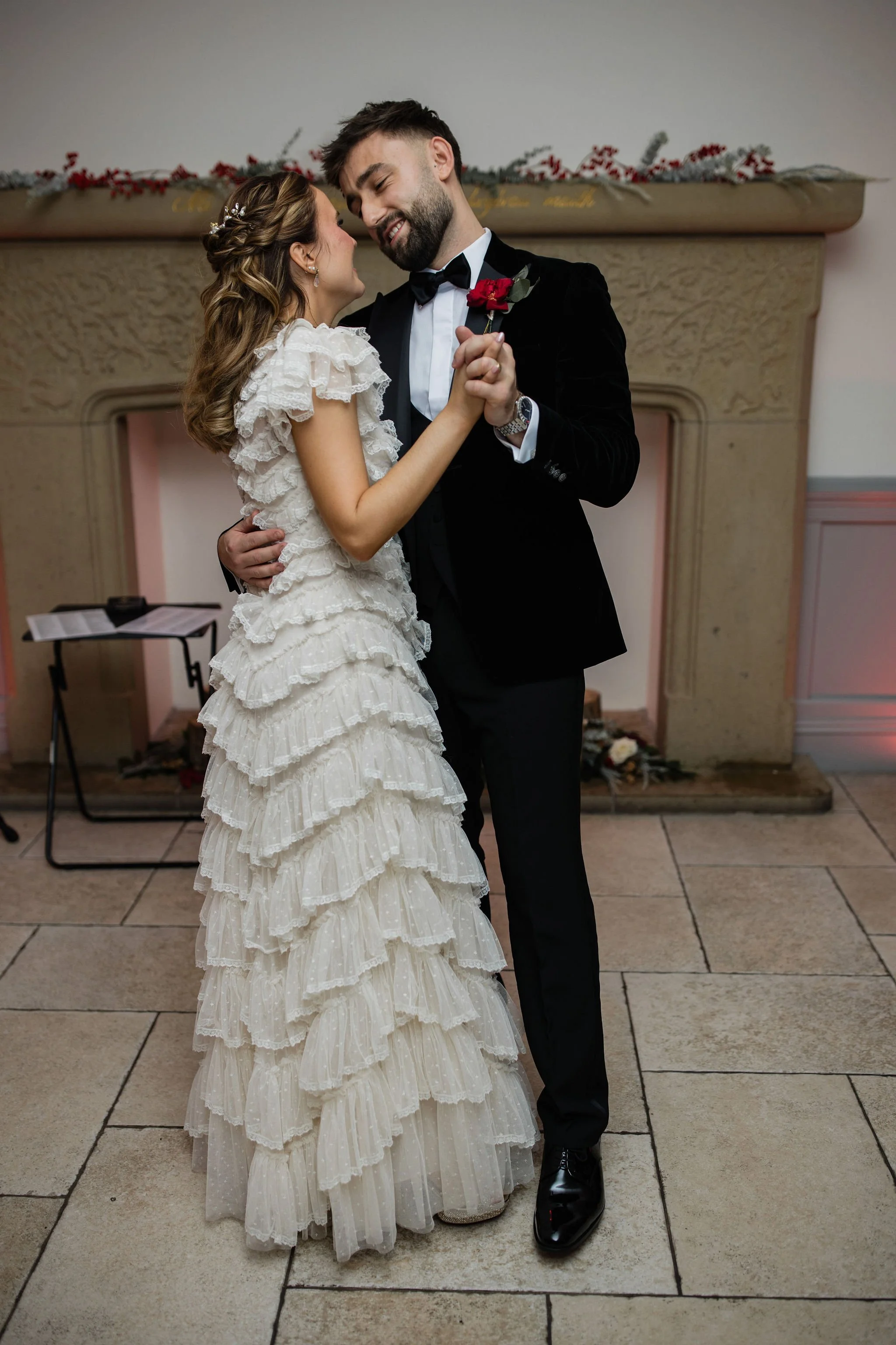 Timeless- authentic-wedding-photography-luxuryfeel-theoldhallely104.jpg