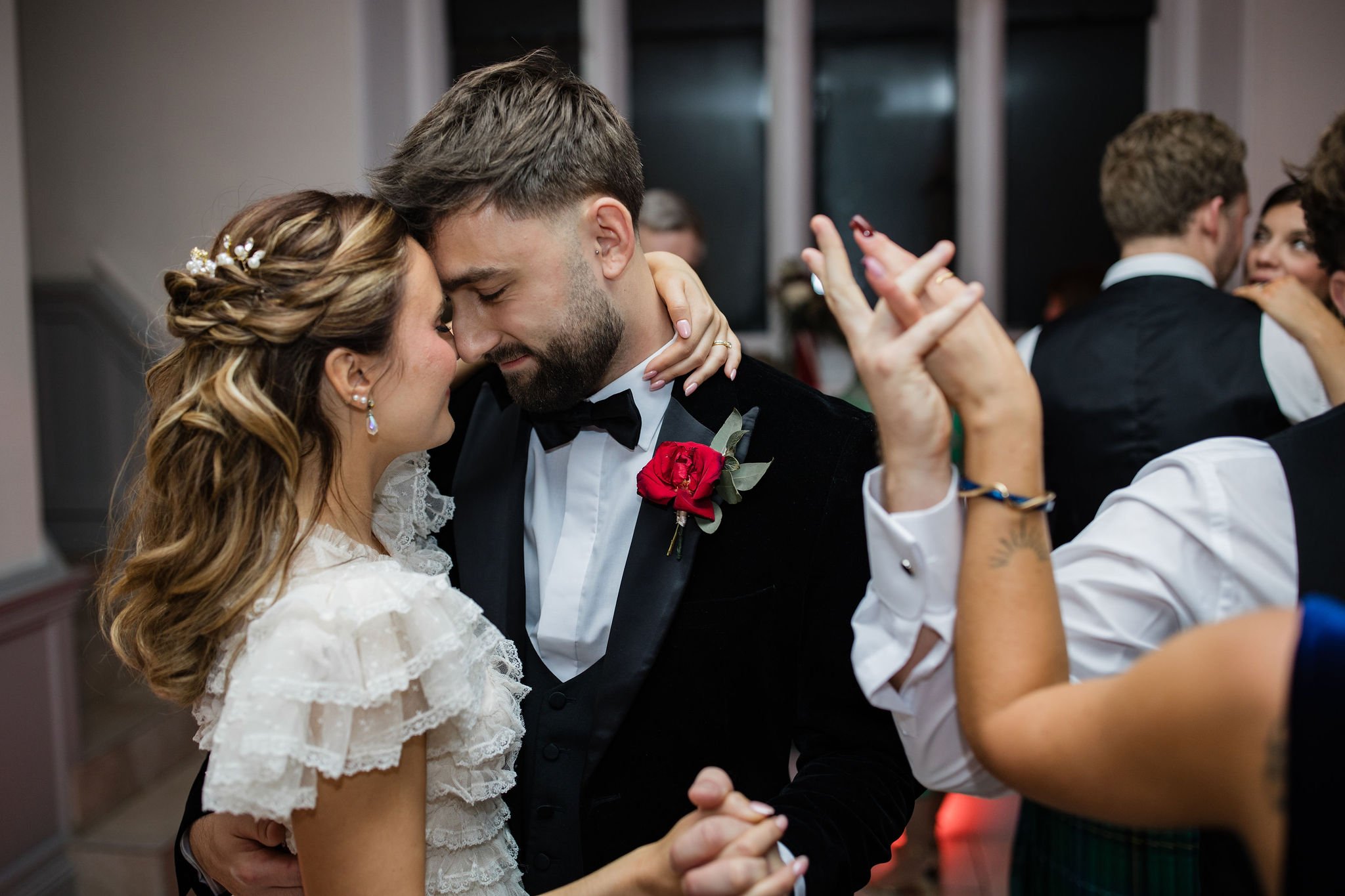 Timeless- authentic-wedding-photography-luxuryfeel-theoldhallely107.jpg