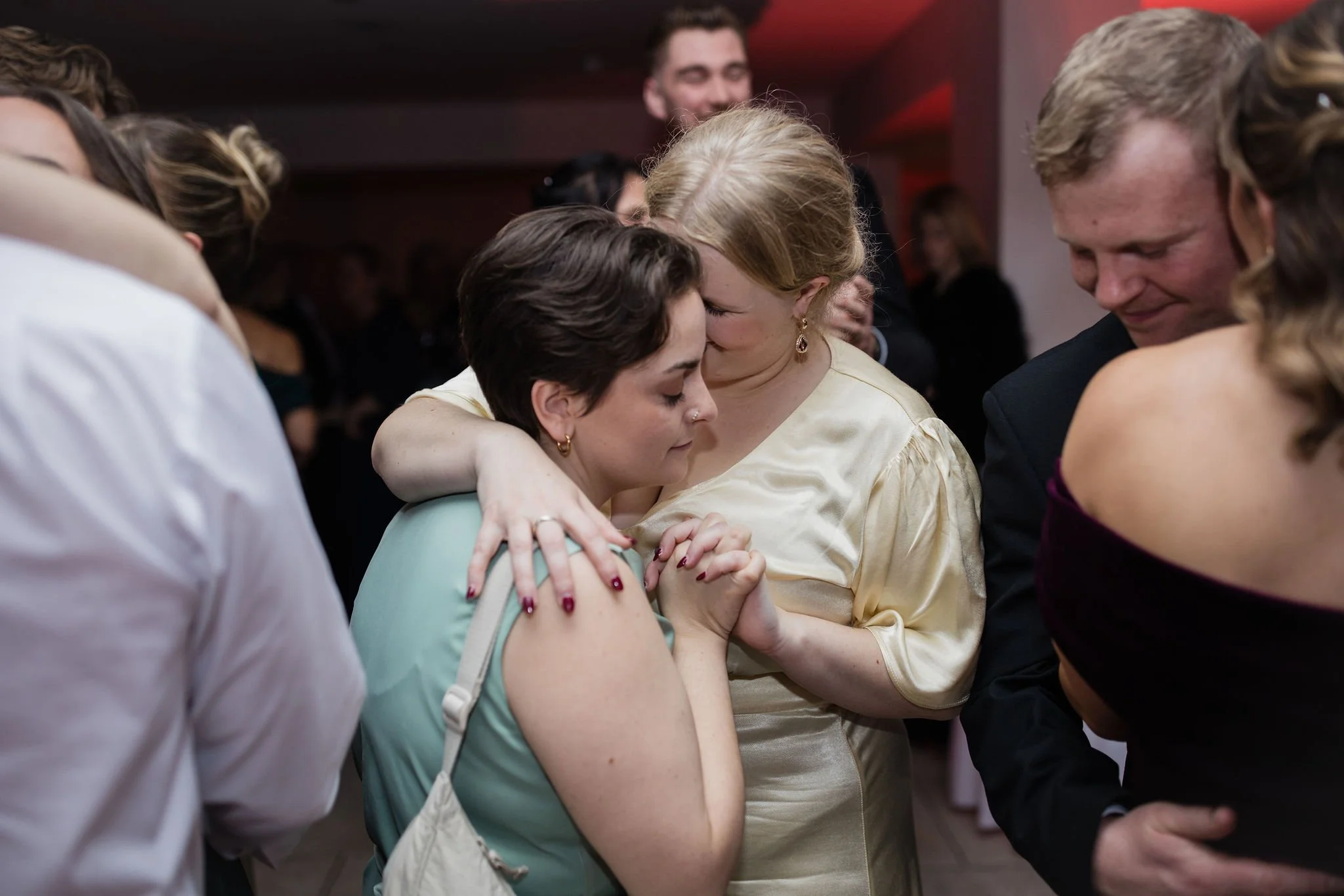 Timeless- authentic-wedding-photography-luxuryfeel-theoldhallely108.jpg