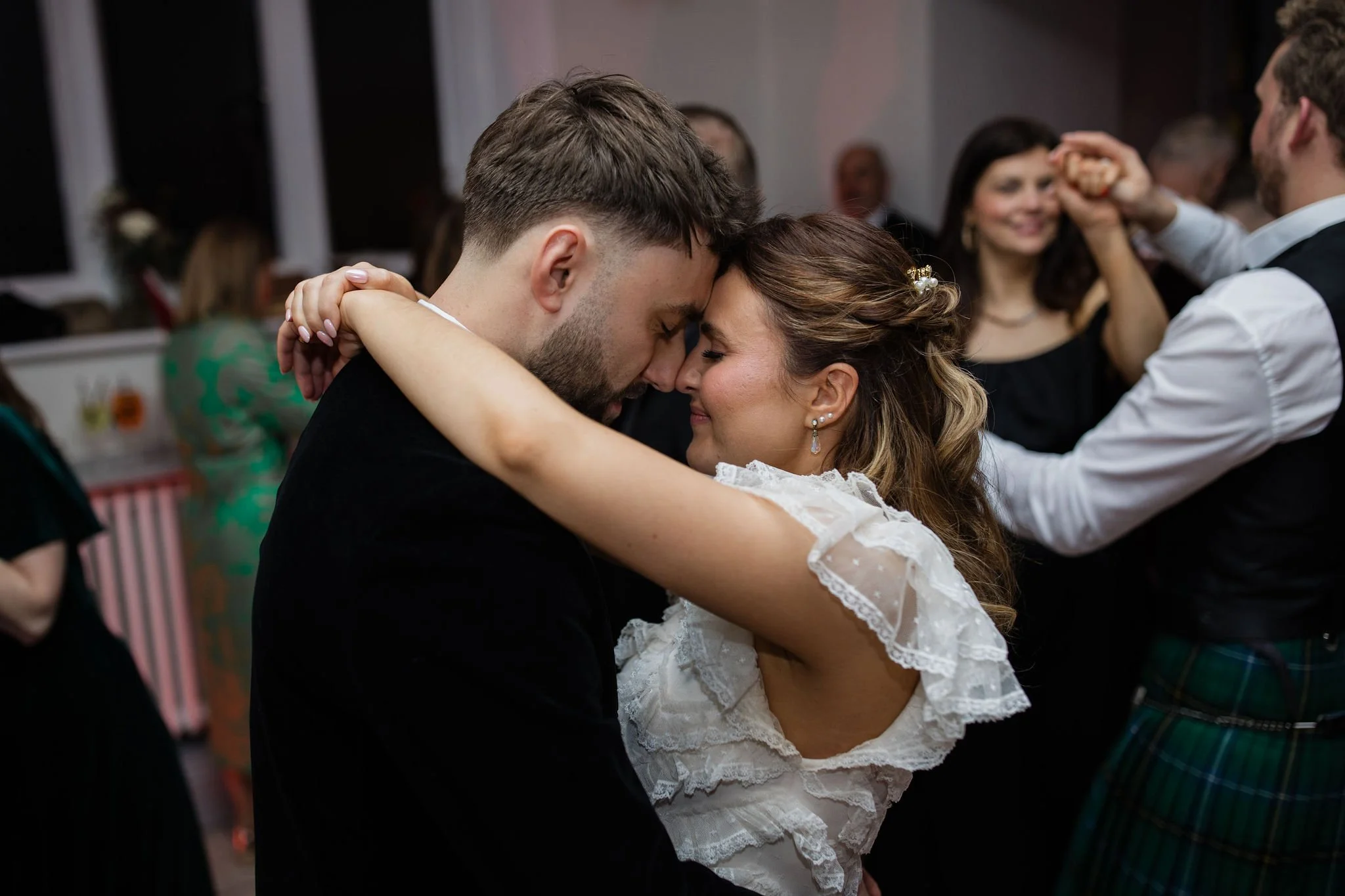 Timeless- authentic-wedding-photography-luxuryfeel-theoldhallely109.jpg