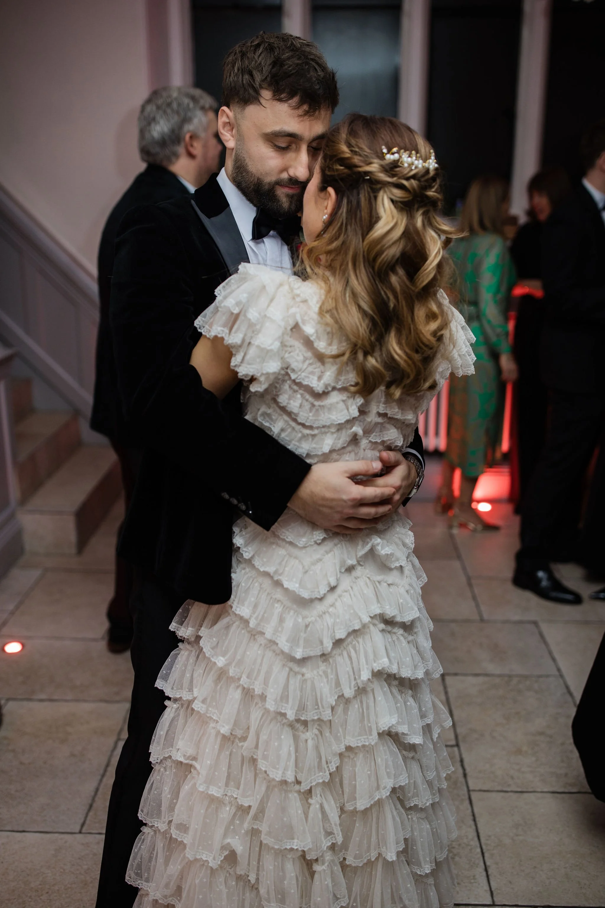 Timeless- authentic-wedding-photography-luxuryfeel-theoldhallely110.jpg