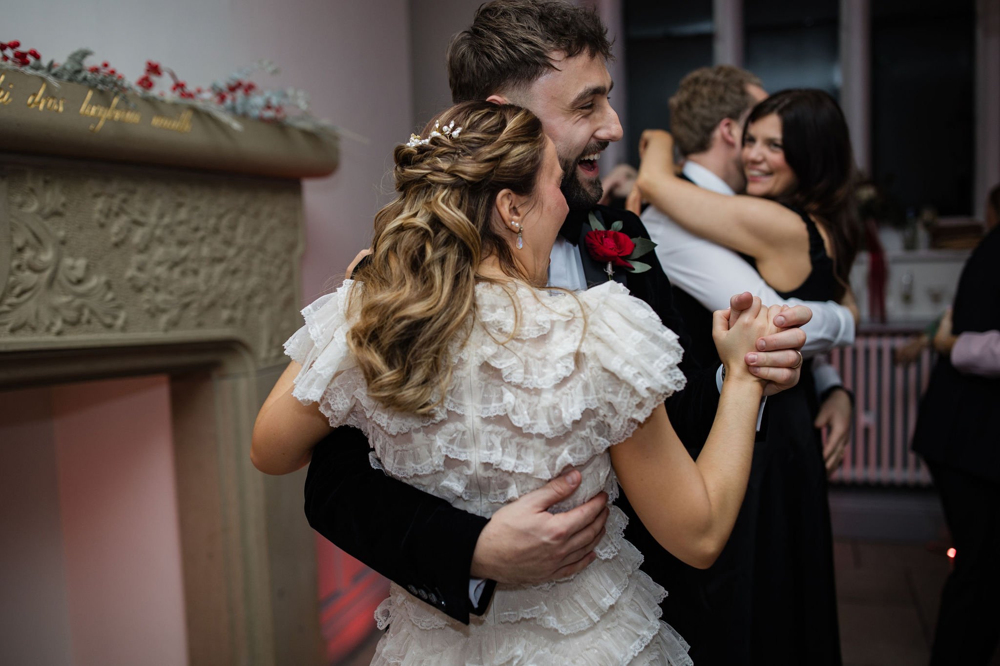 Timeless- authentic-wedding-photography-luxuryfeel-theoldhallely113.jpg