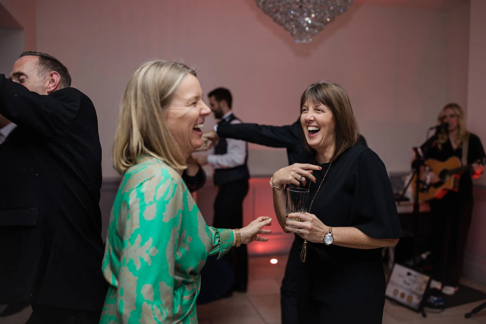 Timeless- authentic-wedding-photography-luxuryfeel-theoldhallely116.jpg