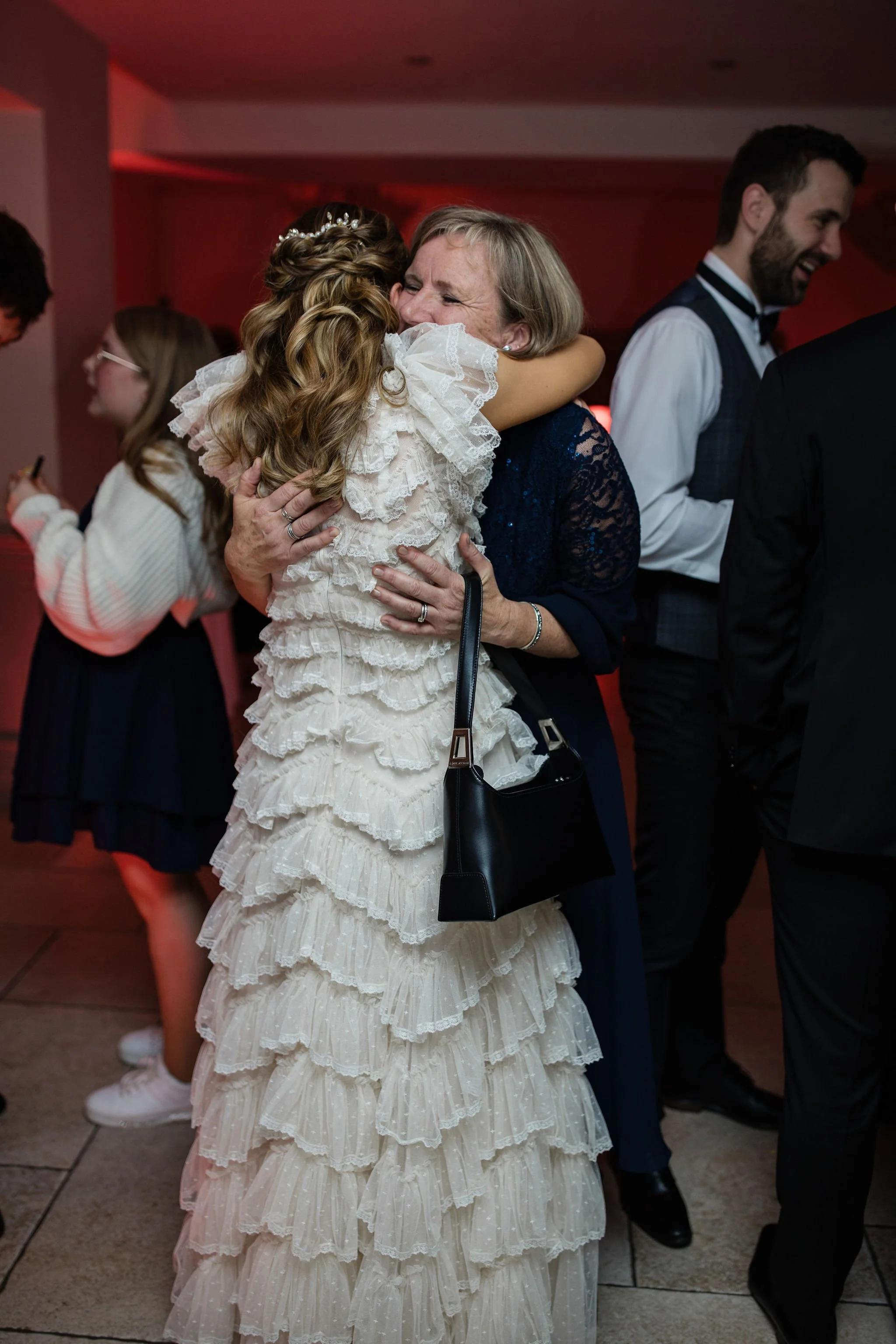 Timeless- authentic-wedding-photography-luxuryfeel-theoldhallely117.jpg