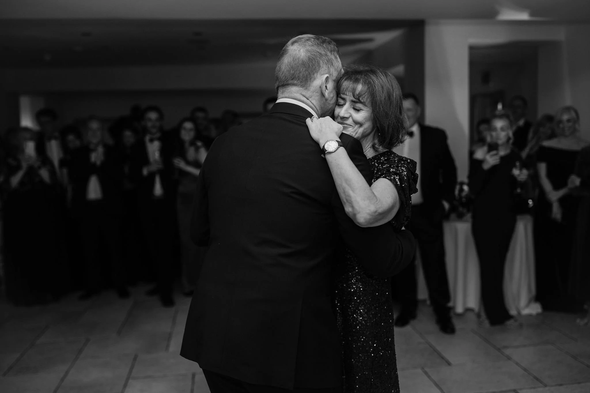 Timeless- authentic-wedding-photography-luxuryfeel-theoldhallely120.jpg