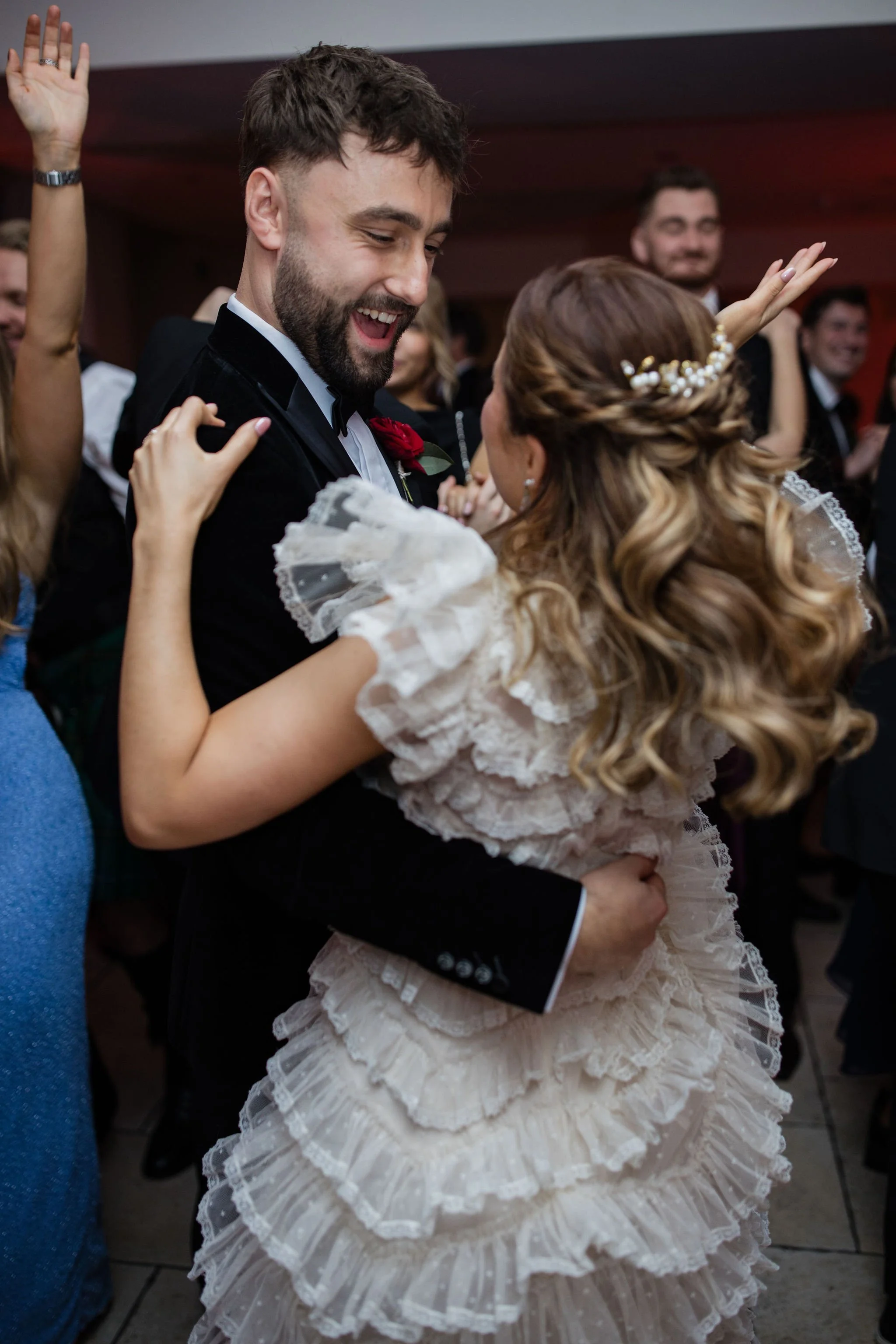 Timeless- authentic-wedding-photography-luxuryfeel-theoldhallely122.jpg