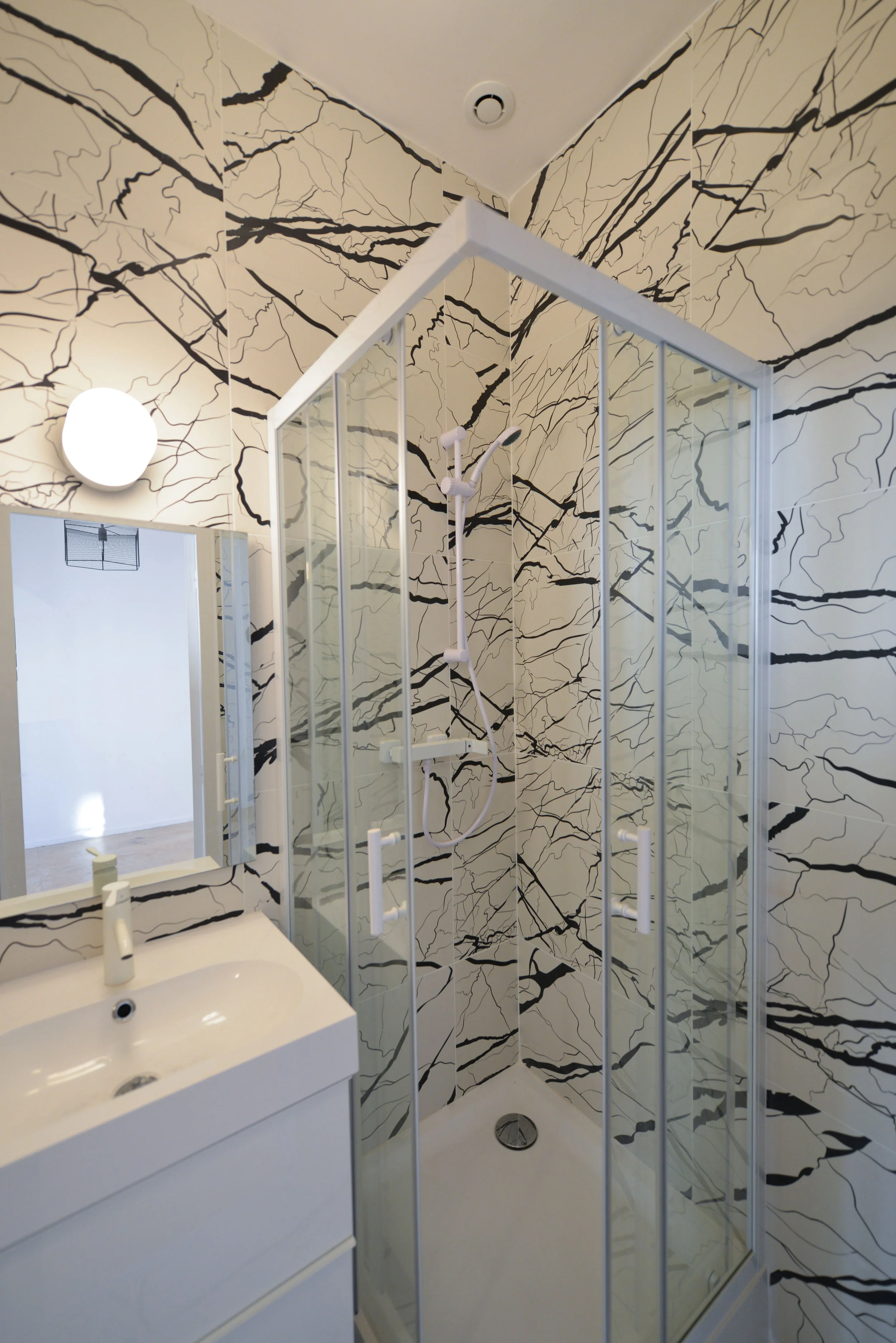 ZEBRA_VINCENT_SAURA_INTERIORIOR_DESIGN_CERAMIC_MARBLE_BATHROOM.jpg