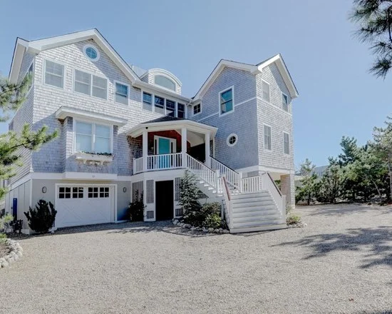5ff1a4f10c58a758_3886-w550-h440-b0-p0-q87--beach-style-exterior.jpg