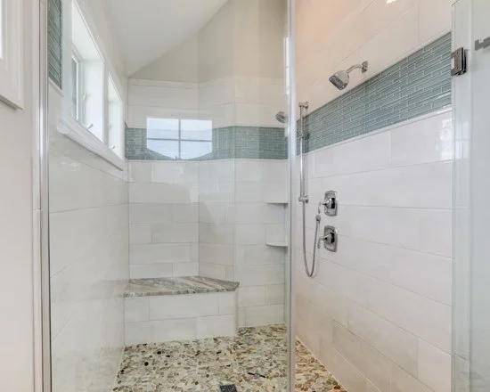 3e21a9a10a01d09c_8386-w550-h440-b0-p0-q87--beach-style-bathroom.jpg