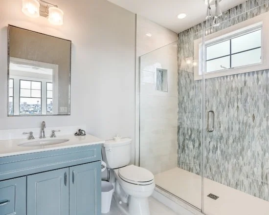 33f10a4f0a01d066_8170-w550-h440-b0-p0-q87--beach-style-bathroom.jpg