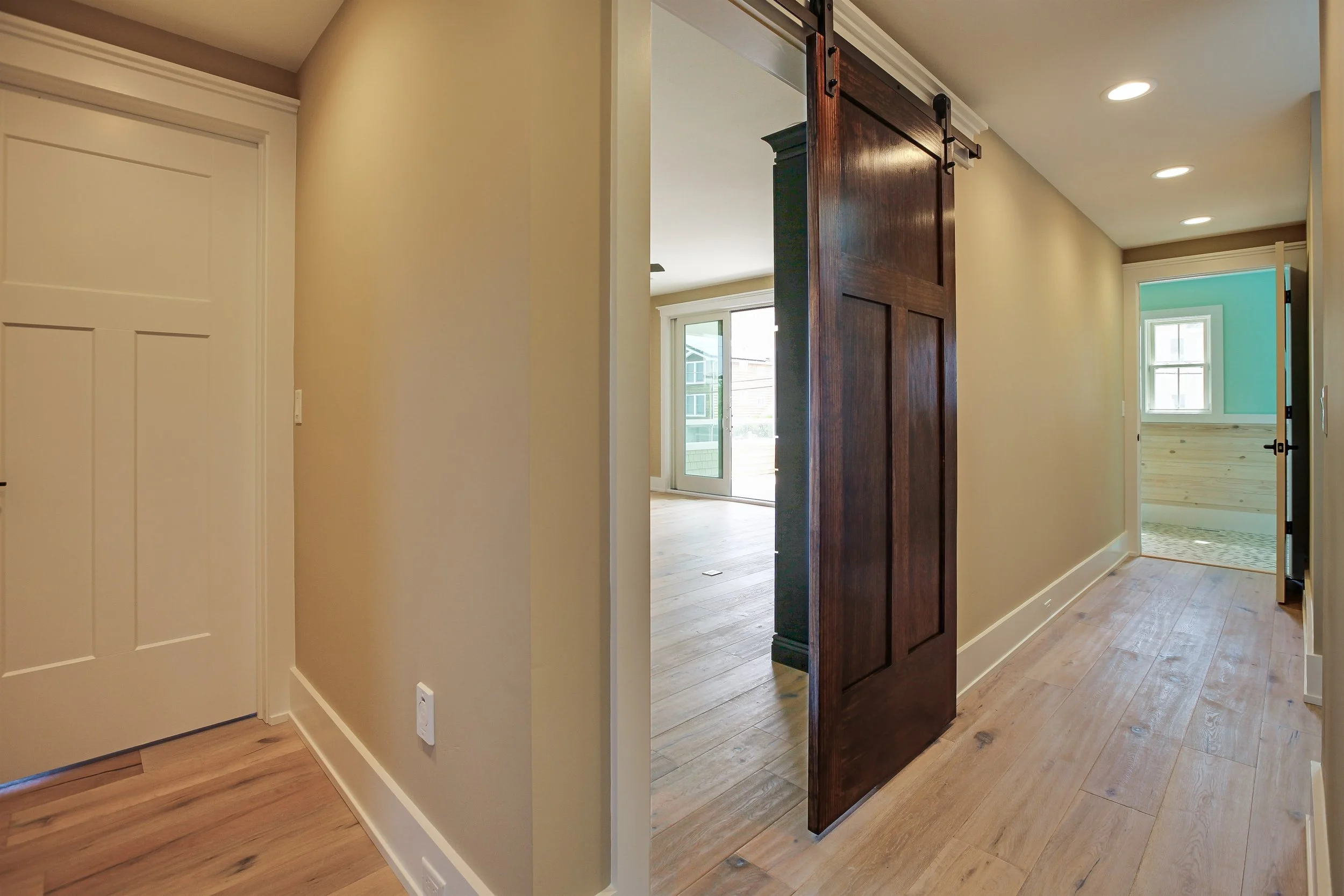 025_Hallway.jpg