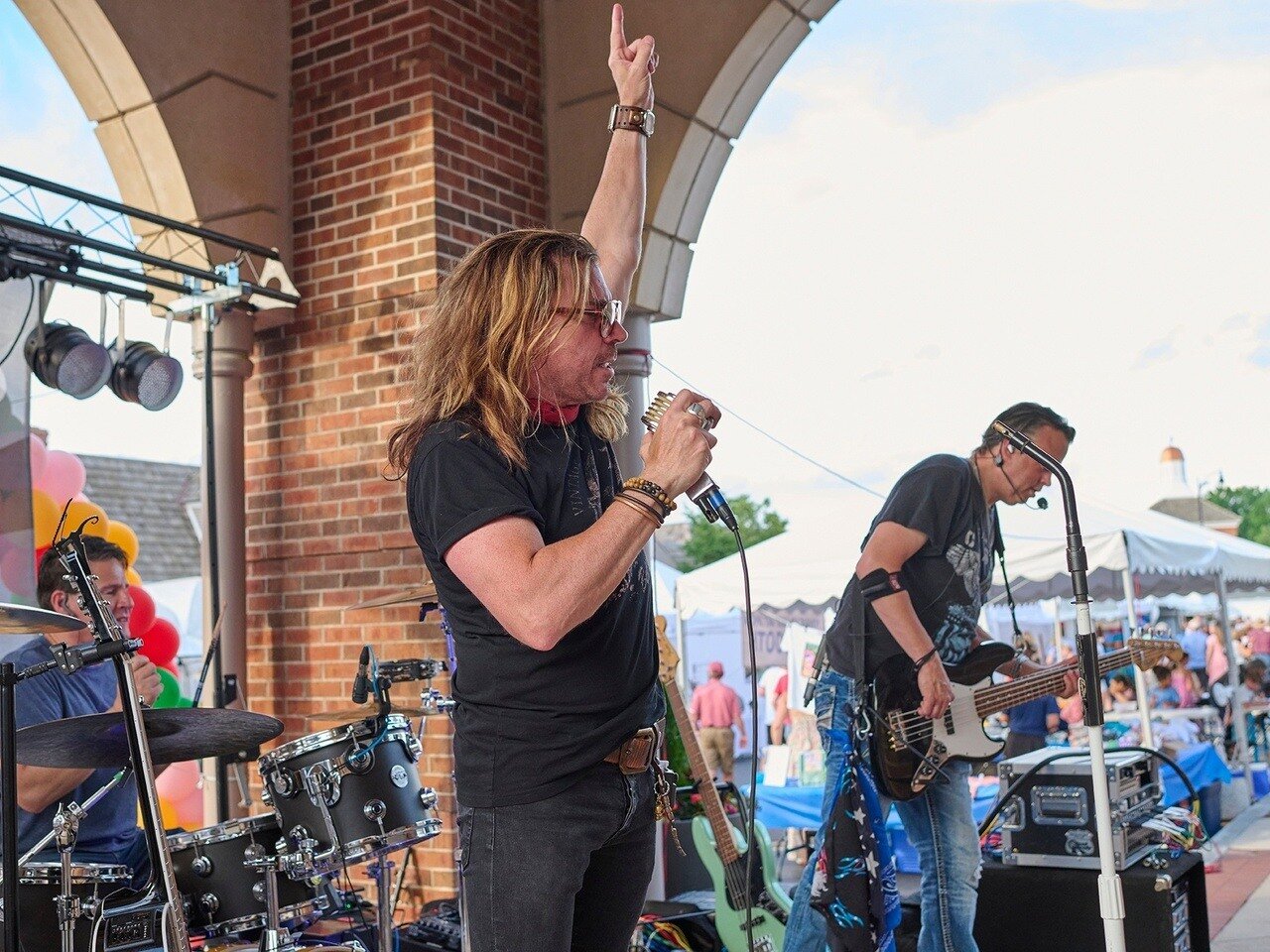 Get your dancing shoes ready for the @prairievillageartshow! 🕺💃 Live music and entertainment from local performers will take place on the AdventHealth Stage (@adventhealthkc) under the clock tower on the dates and times below. 

🎵 Friday, June 2 f