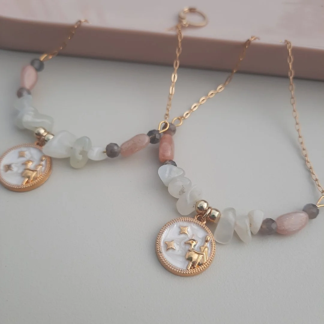 Boucles d'oreilles longues SELENE Pierres de Lune et Médaille Astro