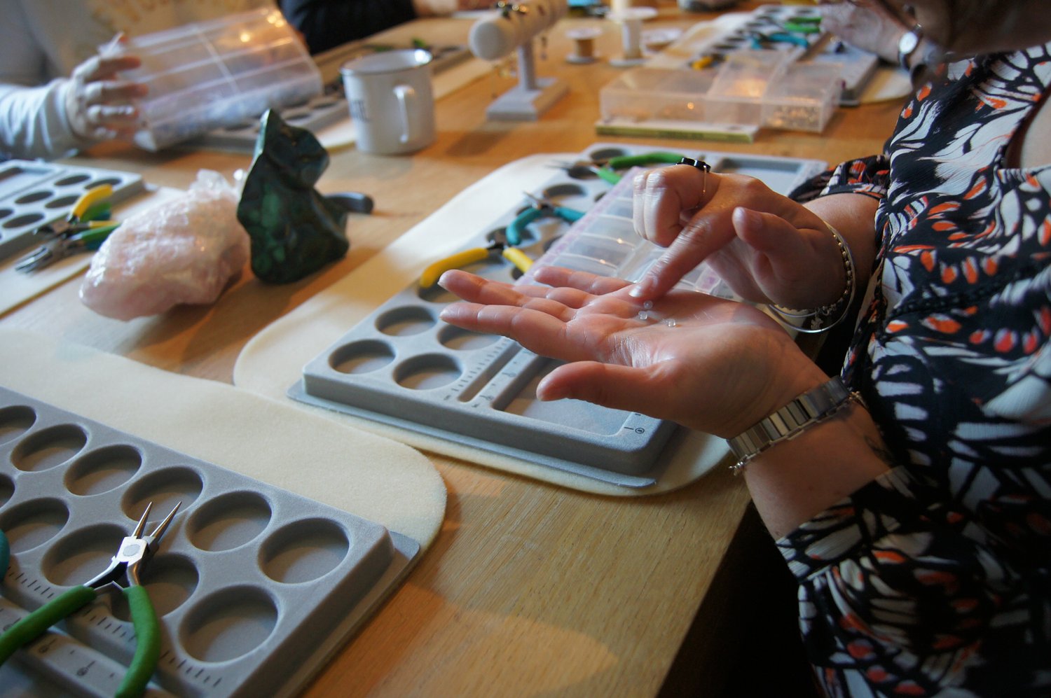 Ateliers de création de bijoux avec pierres naturelles à Ecublens.
