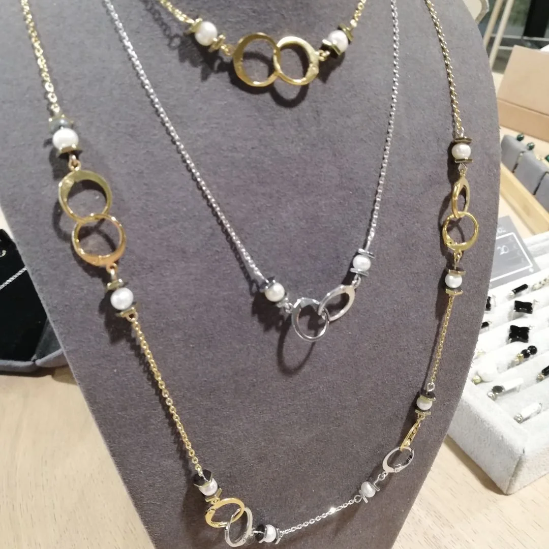 Collier Ras Du Cou Rigide Vintage Argenté Avec Fleurs, Perles Et Hématite – Bijou Ancien