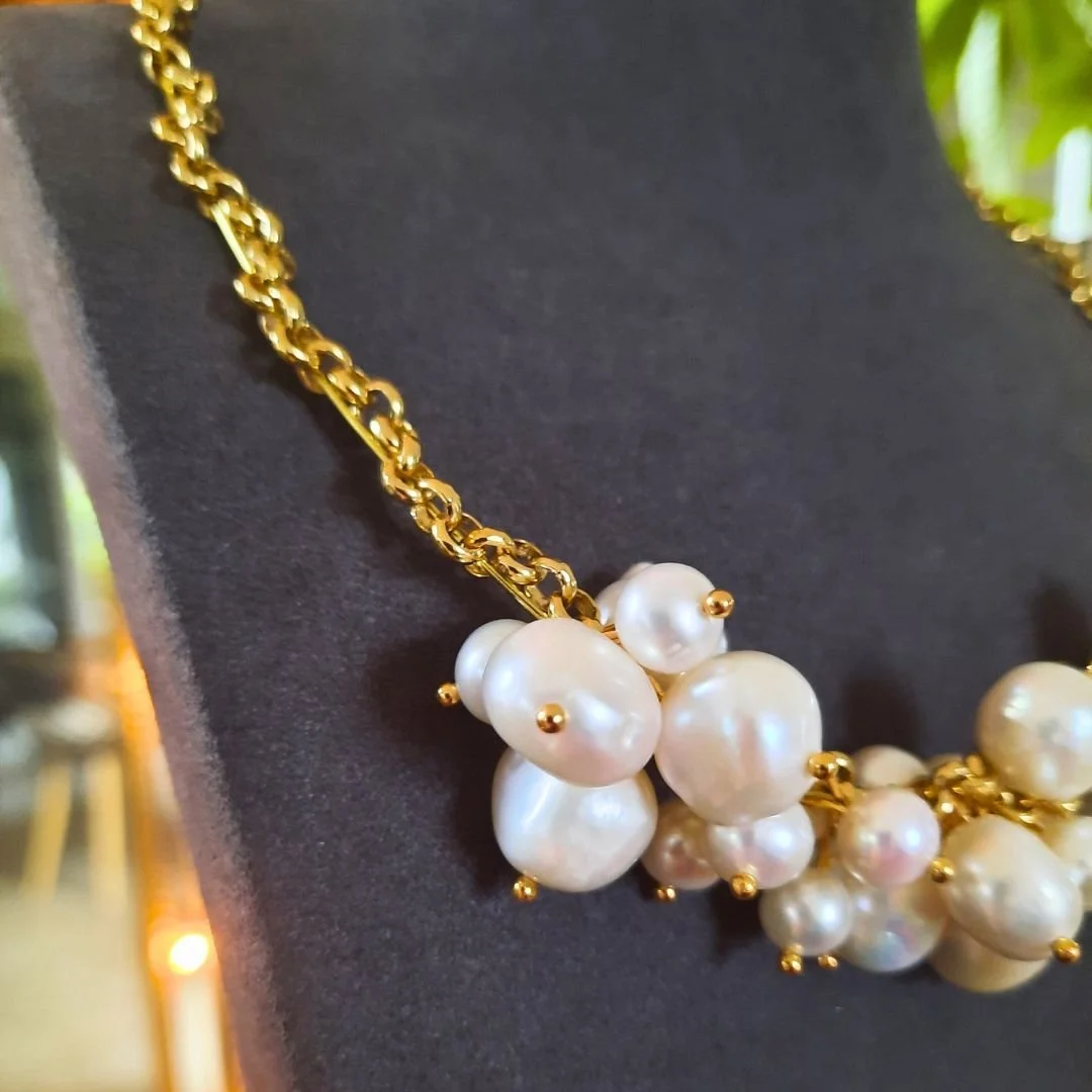 Collier plastron vintage avec perles et strass – Bijoux tendance rétro - France