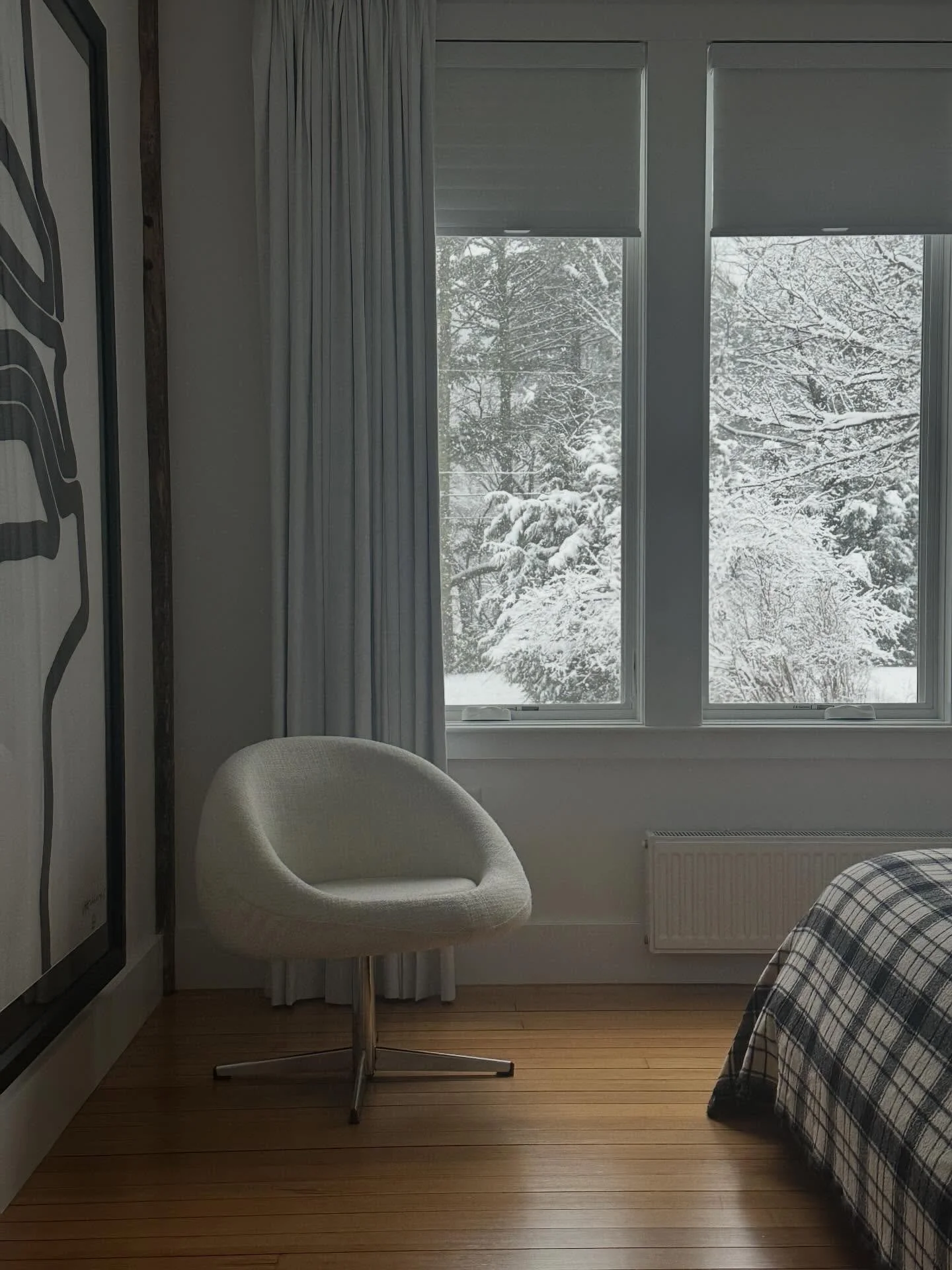 A soft place to land on a snowy day. 
Chair  @nhantiquecoop 
Gingham throw @seaver.mclellan.antiques