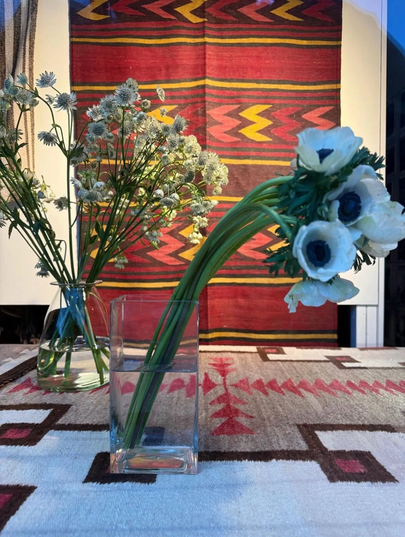 Weaving narratives at Nidu Studio + Tribals, rugs by hand. 
Flowers from @bowerbirdandfriends @bethbin603