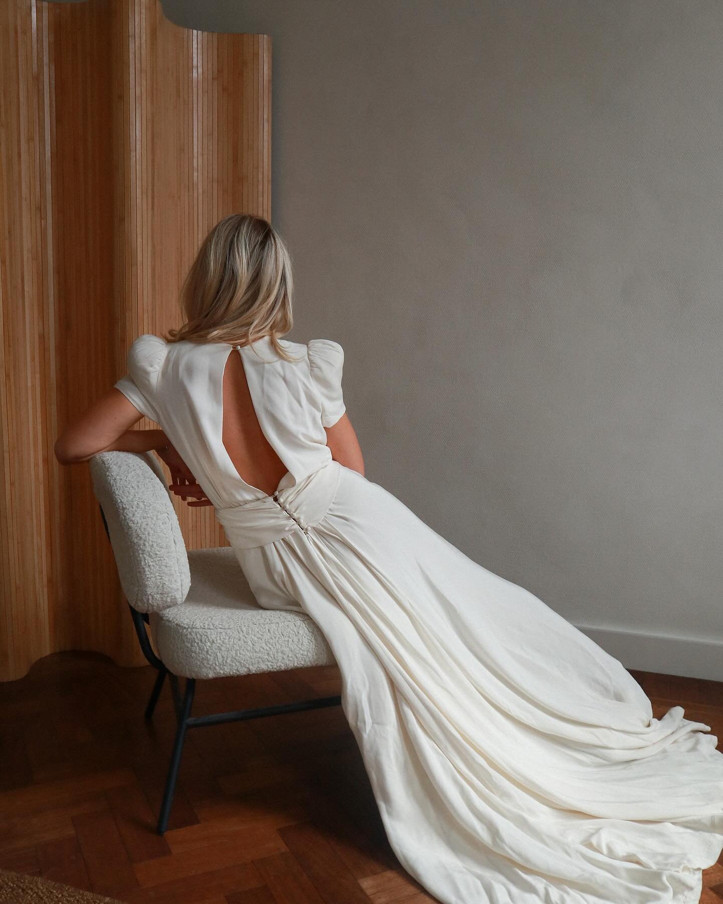 this beautiful gown is so comfortable yet so so chic &mdash; the ultimate combo for a relaxed wedding day 🤍 #somethingpreloved