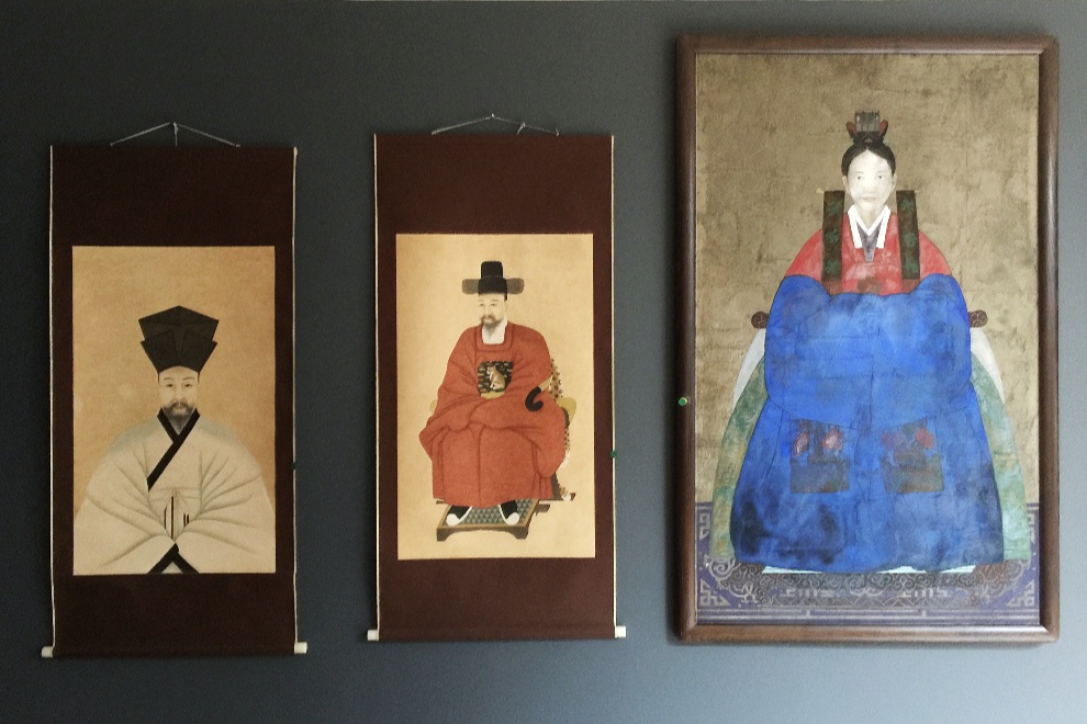 Seonbi (scholar) portrait of Joseon era, Joseon dynasty military office portrait and Portrait of woman in the Joseon dynasty
