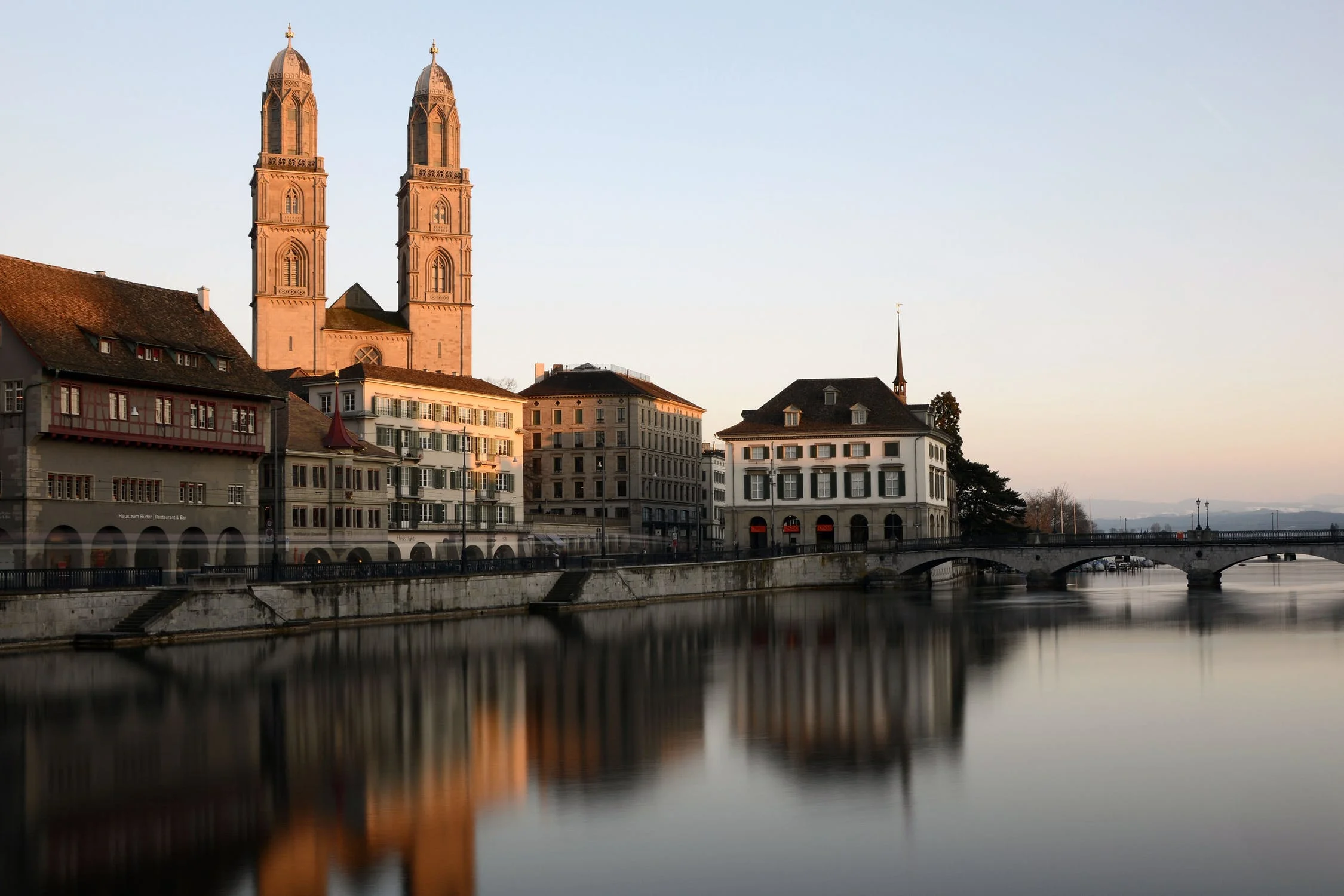 grossmunster-church-tower-church-tower-161138.jpeg