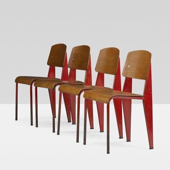 chaises-standard-Jean-Prouve-rouge.jpg