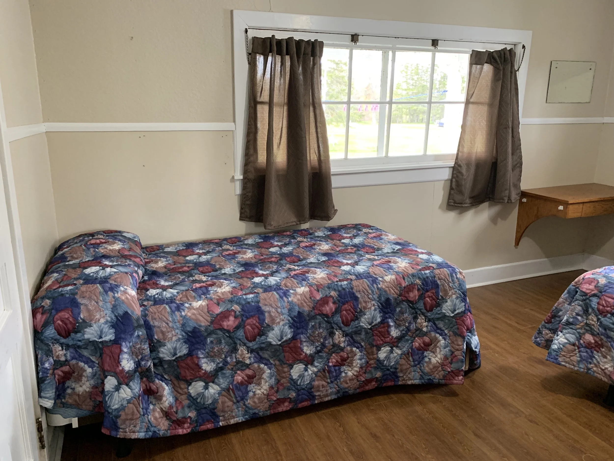 cabin1_1.jpg