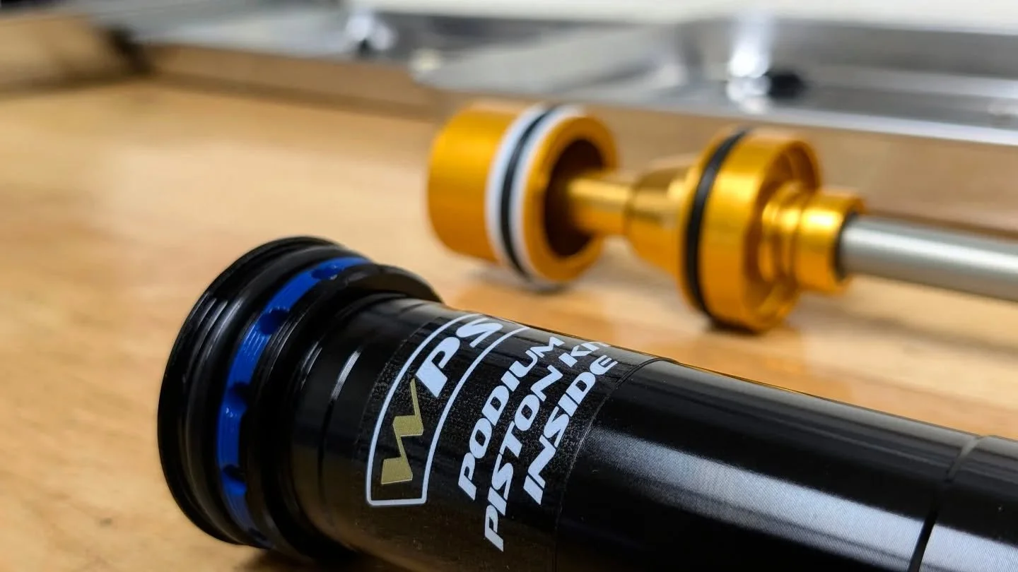 This is what every Charger 3/3.1 needs ๐ฅ
"My Pike/Lyrik/Zeb feels harsh" I've heard that way too many times, and the (main) issue is something so obvious that it upsets me a bit ๐ค
The base valve piston on Rockshox Charger 3 is dished, g