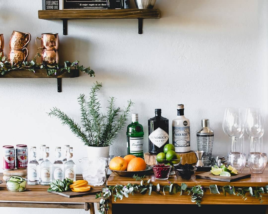 Ten&iacute;a pendiente compartir las fotos de esta barra de Gin &amp; Tonics.

Me encanta tener invitados en mi casa. &iexcl;Es de las cosas que m&aacute;s me gusta! Las reuniones se han vuelto m&aacute;s peque&ntilde;as y eso nos da oportunidad de p