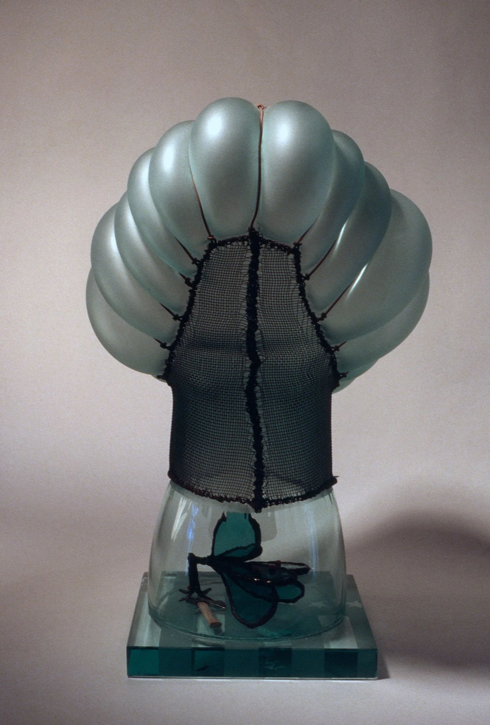 DAS0768-Don-Shepherd-artist-designer-glass-heads-wire-mesh-sculpture-George-is-the-one-1981.jpg