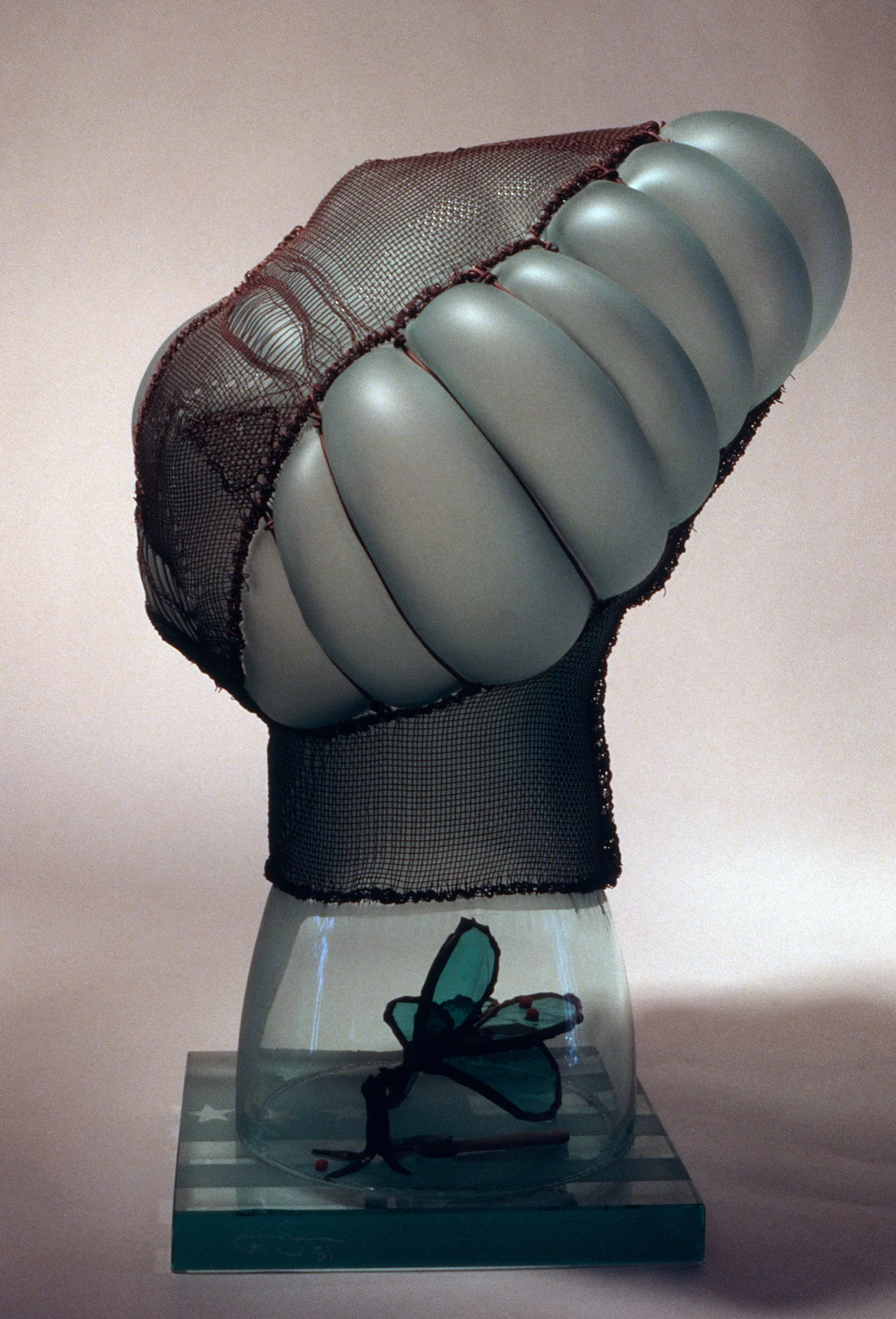 DAS0767-Don-Shepherd-artist-designer-glass-heads-wire-mesh-sculpture-George-is-the-one-1981.jpg