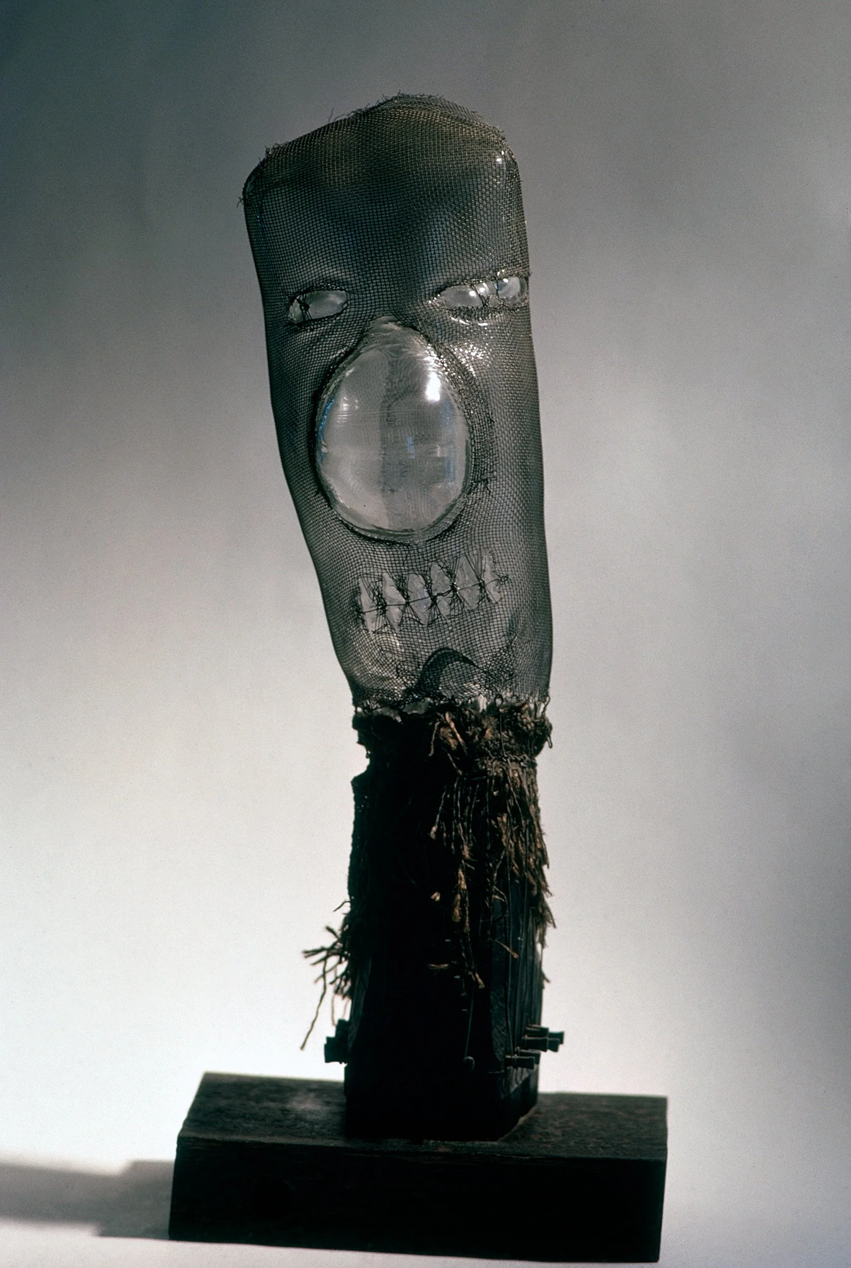 DAS0809-Don-Shepherd-artist-designer-glass-heads-wire-mesh-sculpture-1970.jpg