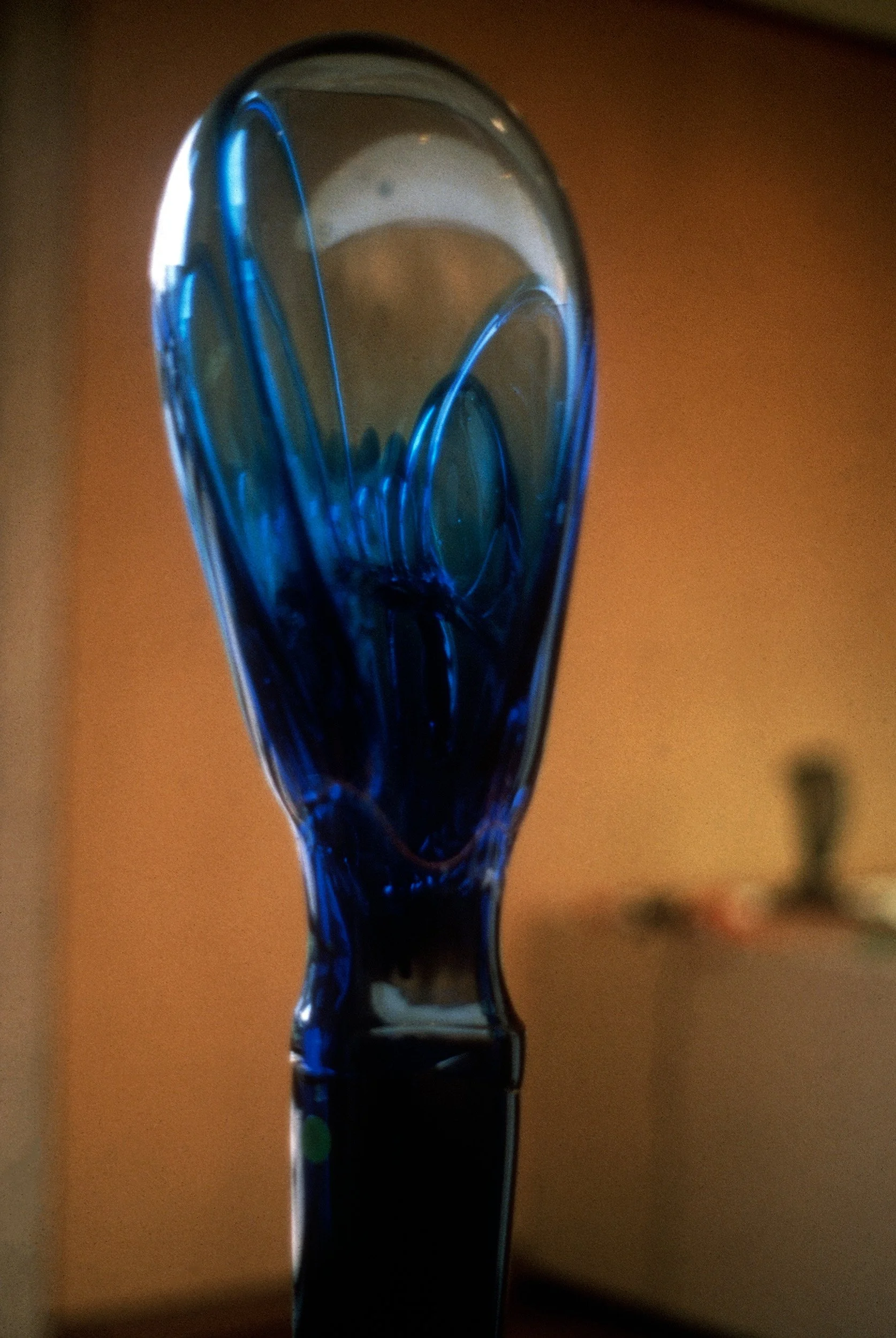 DAS0947-Don-Shepherd-artist-designer-glass-metal-wire-sculpture-Long-Blue-Nebula-Series-1980.jpg