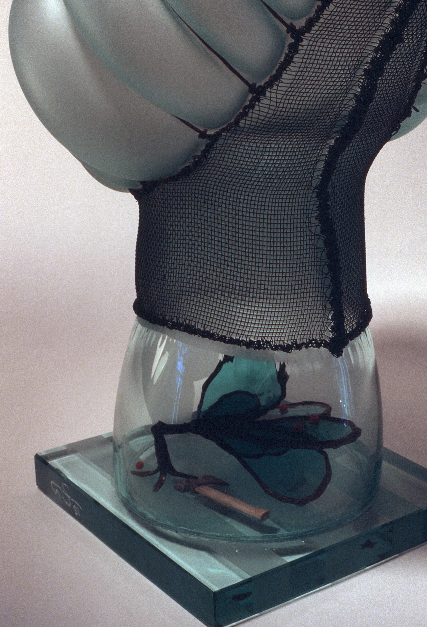 DAS0769-Don-Shepherd-artist-designer-glass-heads-wire-mesh-sculpture-George-is-the-one-1981.jpg