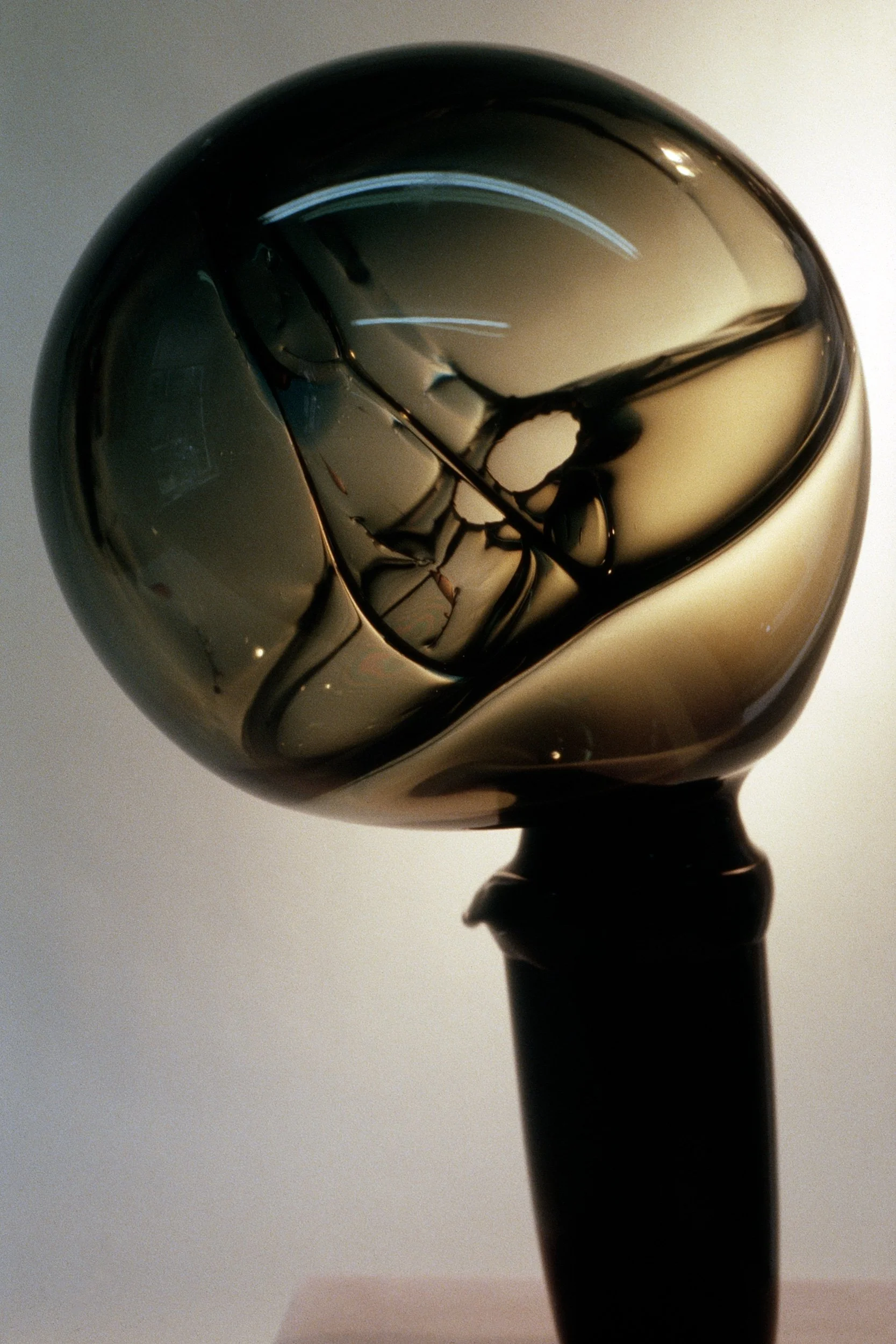 DAS0372-Don-Shepherd-artist-designer-glass-metal-wire-sculpture-Nebula-Series-1979.jpg
