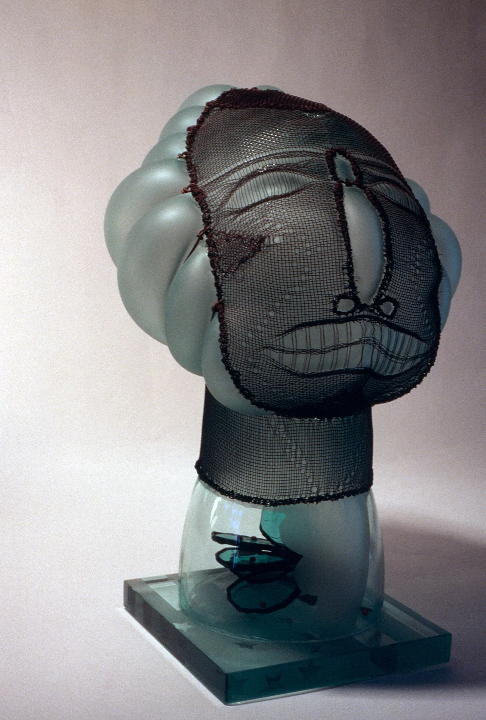 DAS0766-Don-Shepherd-artist-designer-glass-heads-wire-mesh-sculpture-George-is-the-one-1981.jpg