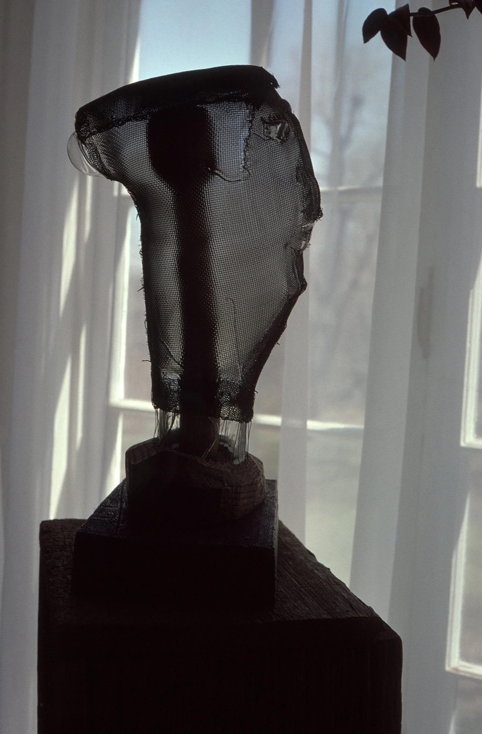 DAS0813-Don-Shepherd-artist-designer-glass-heads-wire-mesh-sculpture-1970.jpg